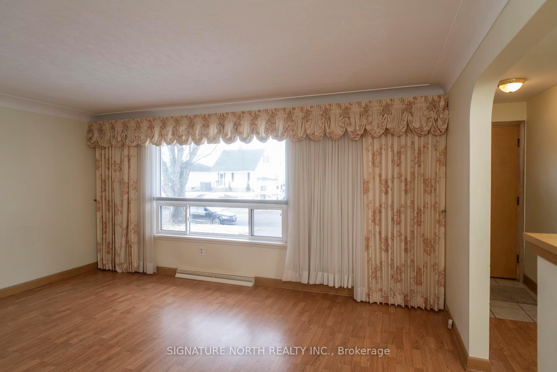 Photo 5 of 844 Syndicate Avenue N, Thunder Bay, McKeller Park — HOMEH