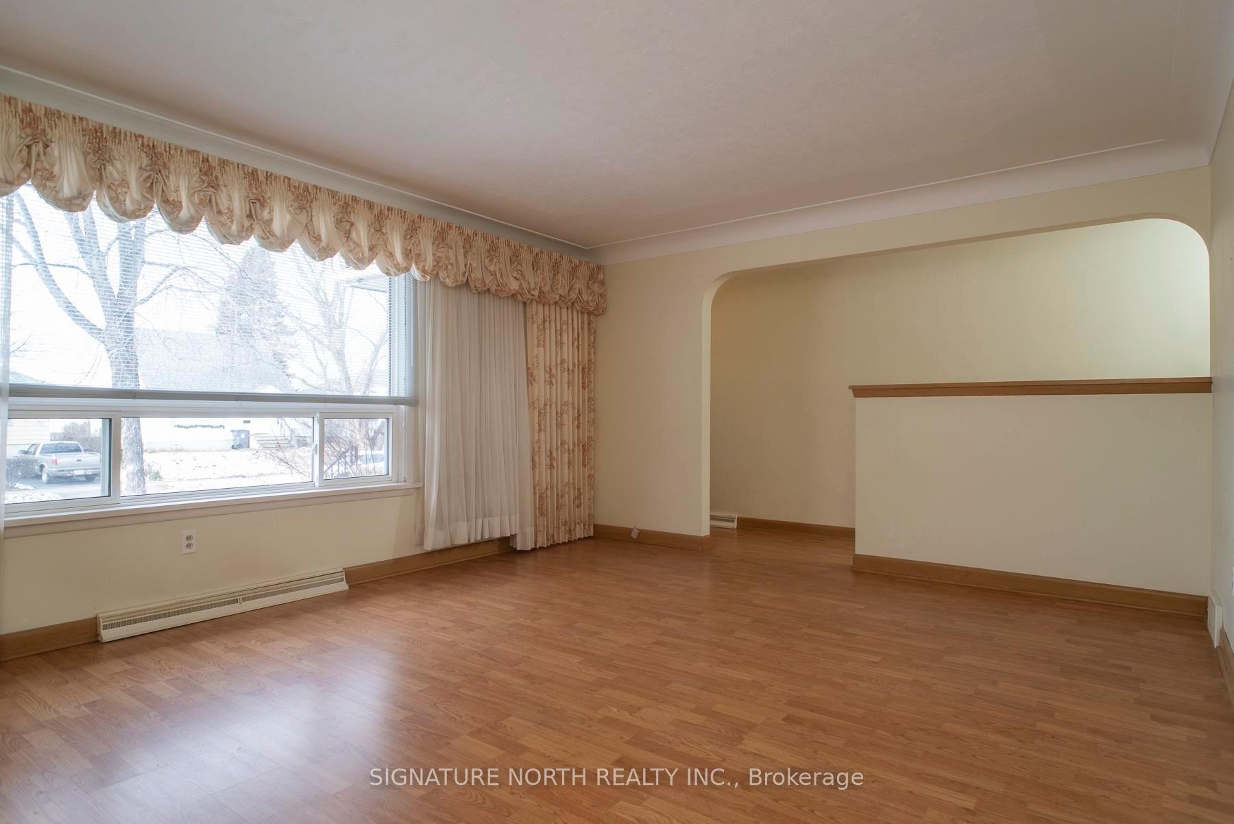 Photo 6 of 844 Syndicate Avenue N, Thunder Bay, McKeller Park — HOMEH