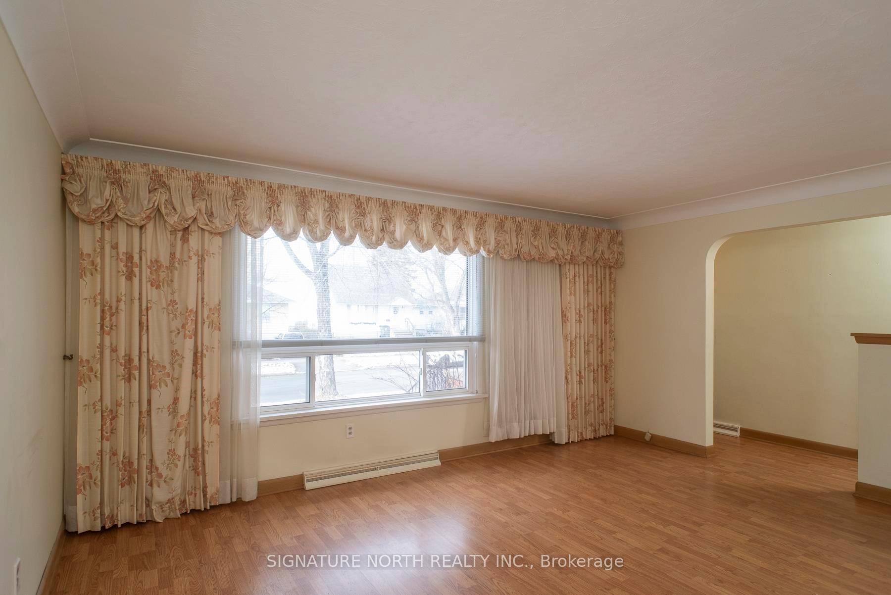 Photo 7 of 844 Syndicate Avenue N, Thunder Bay, McKeller Park — HOMEH