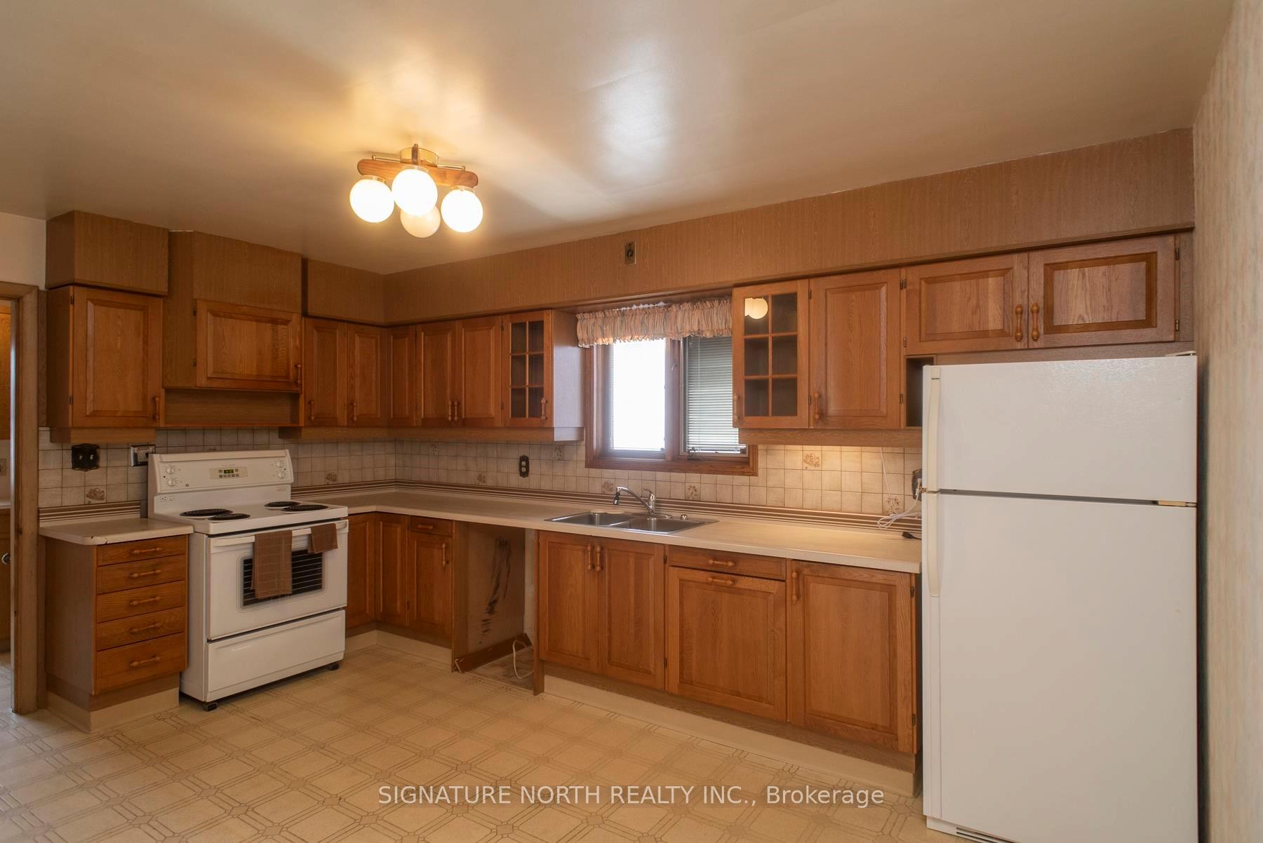 Photo 9 of 844 Syndicate Avenue N, Thunder Bay, McKeller Park — HOMEH