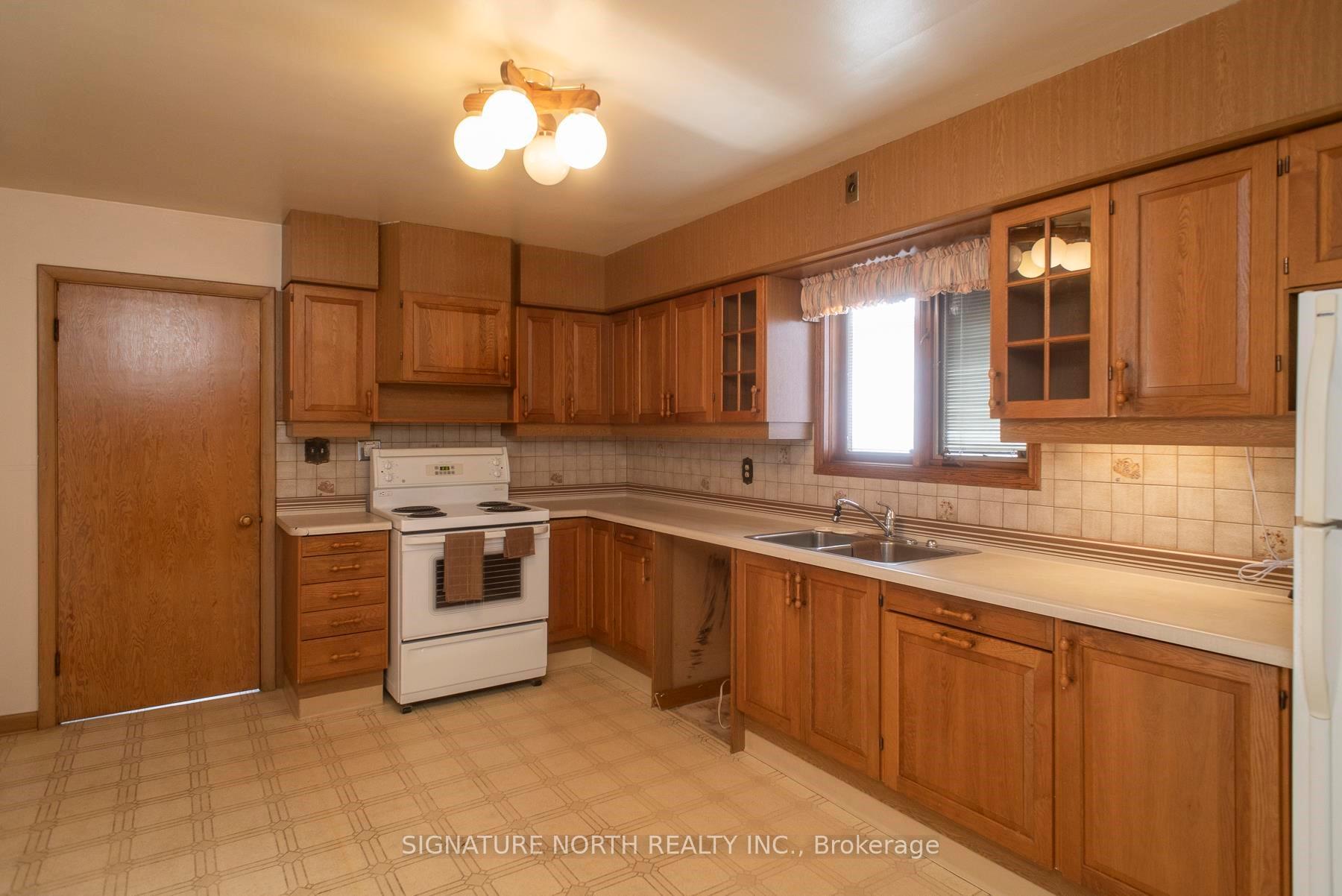 Photo 11 of 844 Syndicate Avenue N, Thunder Bay, McKeller Park — HOMEH