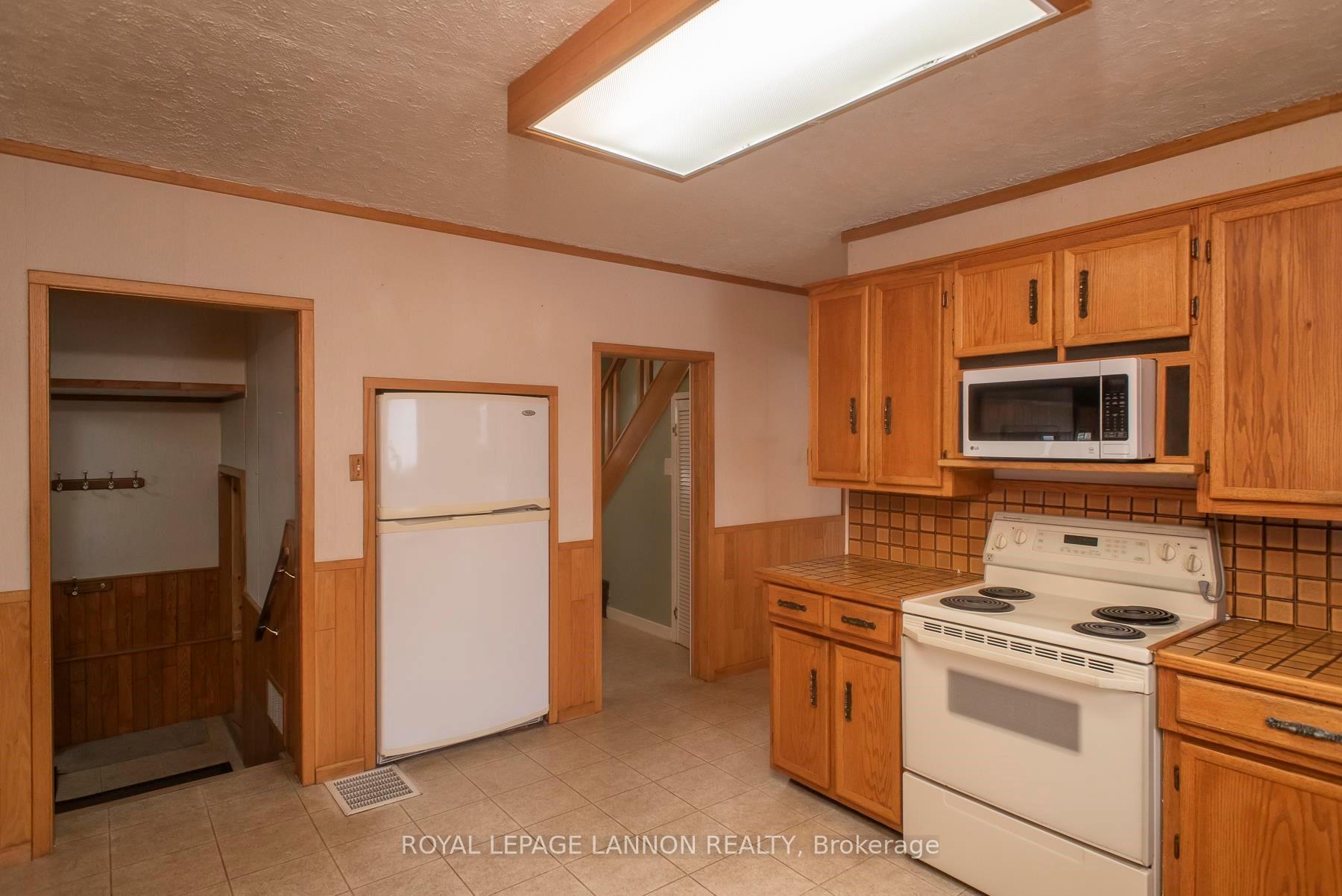Photo 9 of 460 leslie Avenue, Thunder Bay, Current River — HOMEH