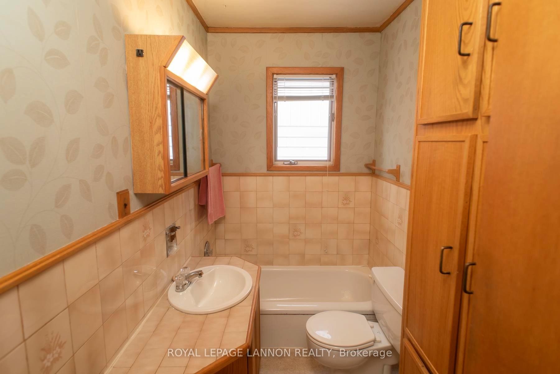 Photo 12 of 460 leslie Avenue, Thunder Bay, Current River — HOMEH