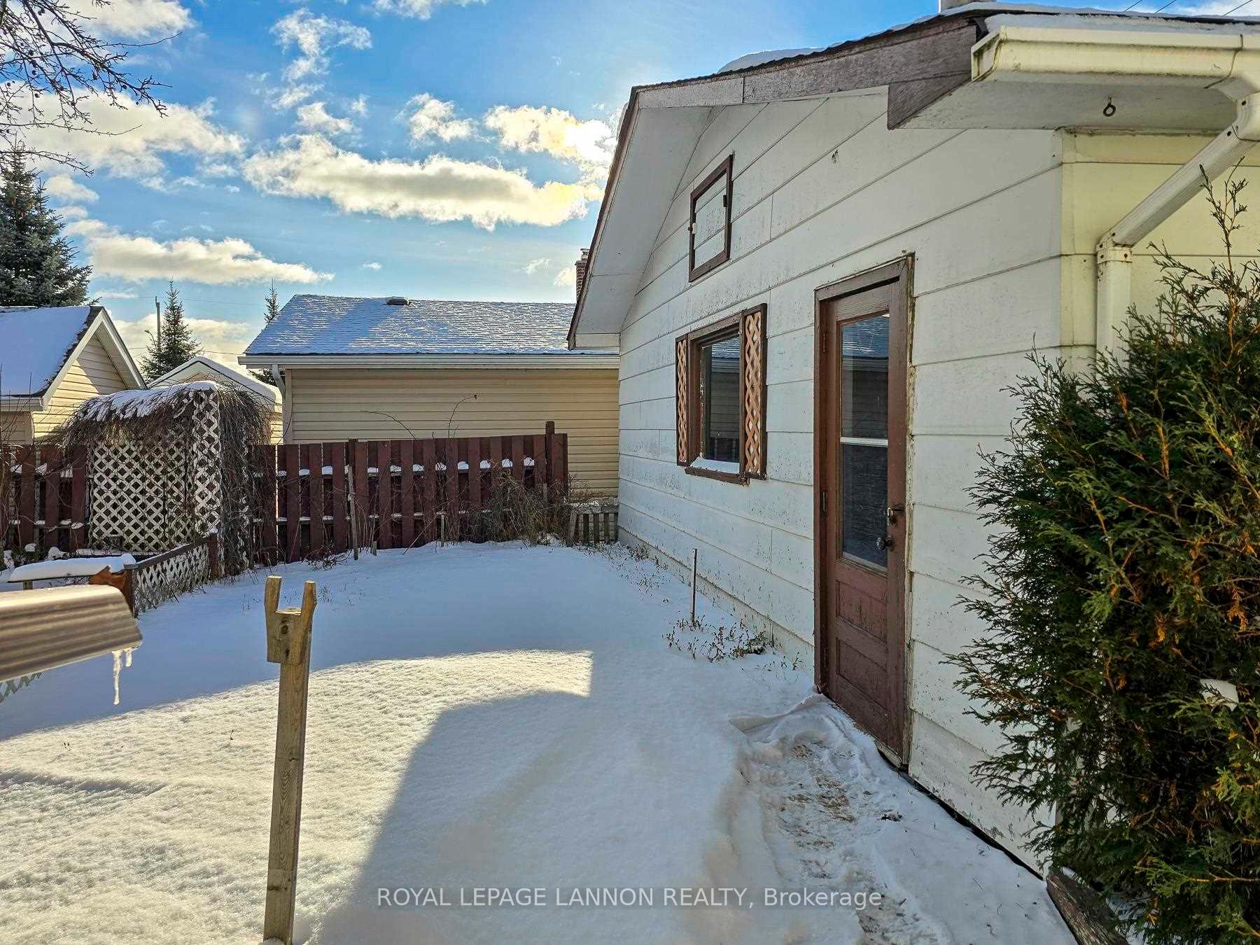Photo 40 of 460 leslie Avenue, Thunder Bay, Current River — HOMEH