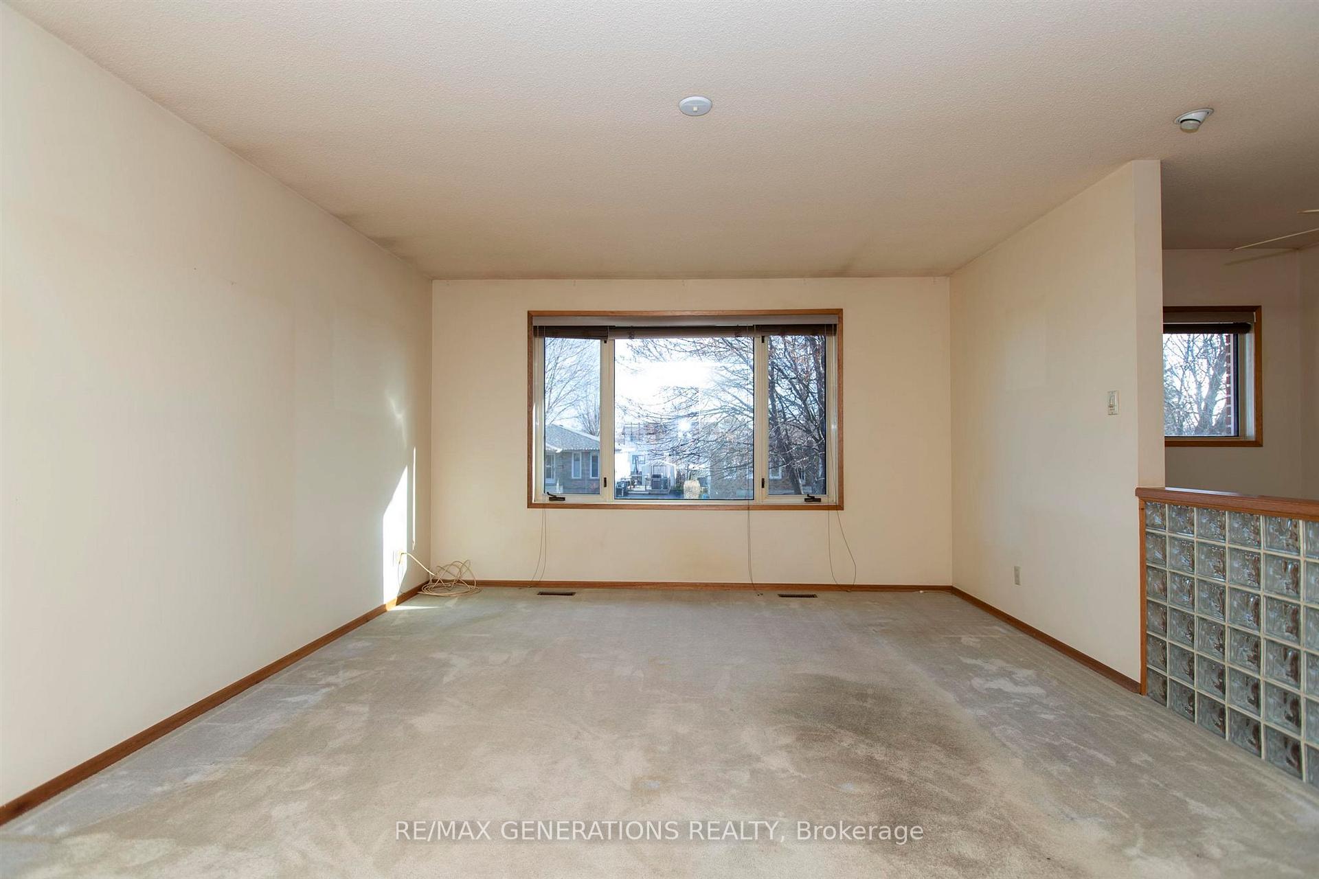 Photo 3 of 265 London Drive, Thunder Bay, Dawson Heights — HOMEH
