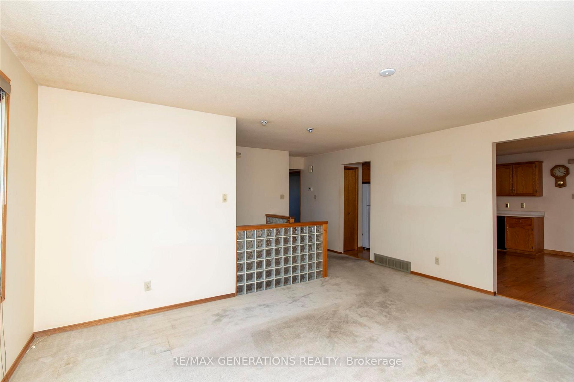 Photo 5 of 265 London Drive, Thunder Bay, Dawson Heights — HOMEH