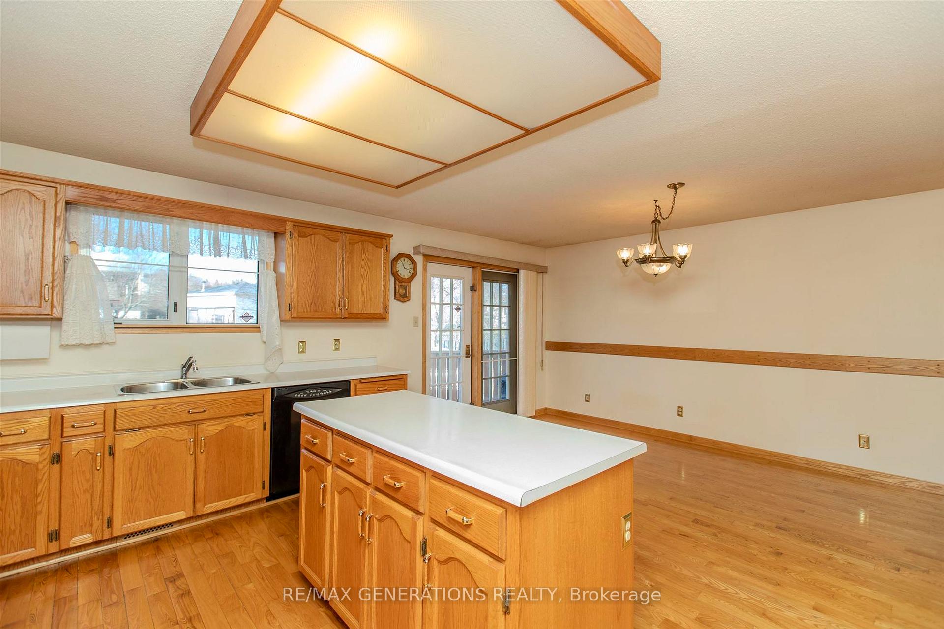 Photo 9 of 265 London Drive, Thunder Bay, Dawson Heights — HOMEH