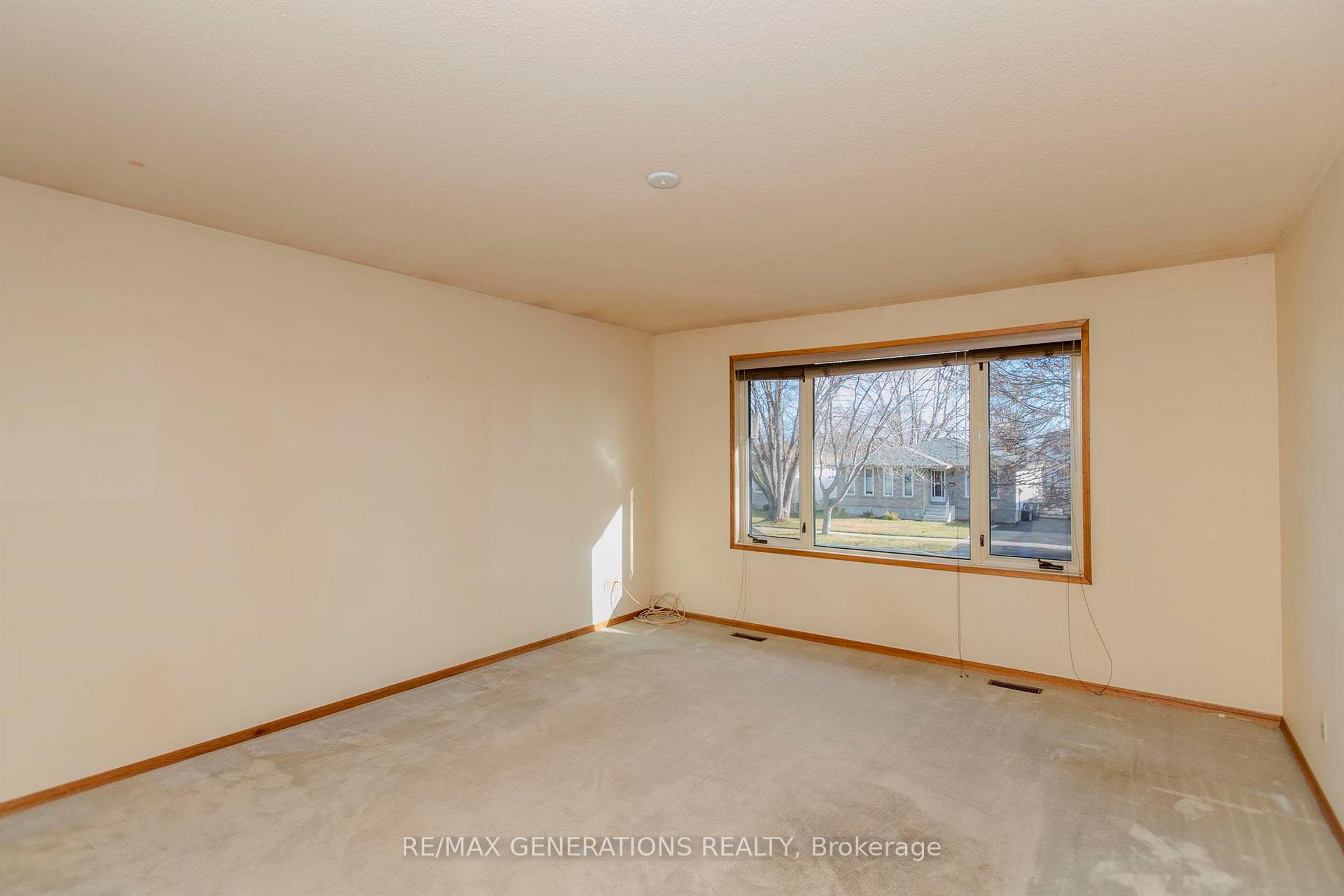 Photo 16 of 265 London Drive, Thunder Bay, Dawson Heights — HOMEH