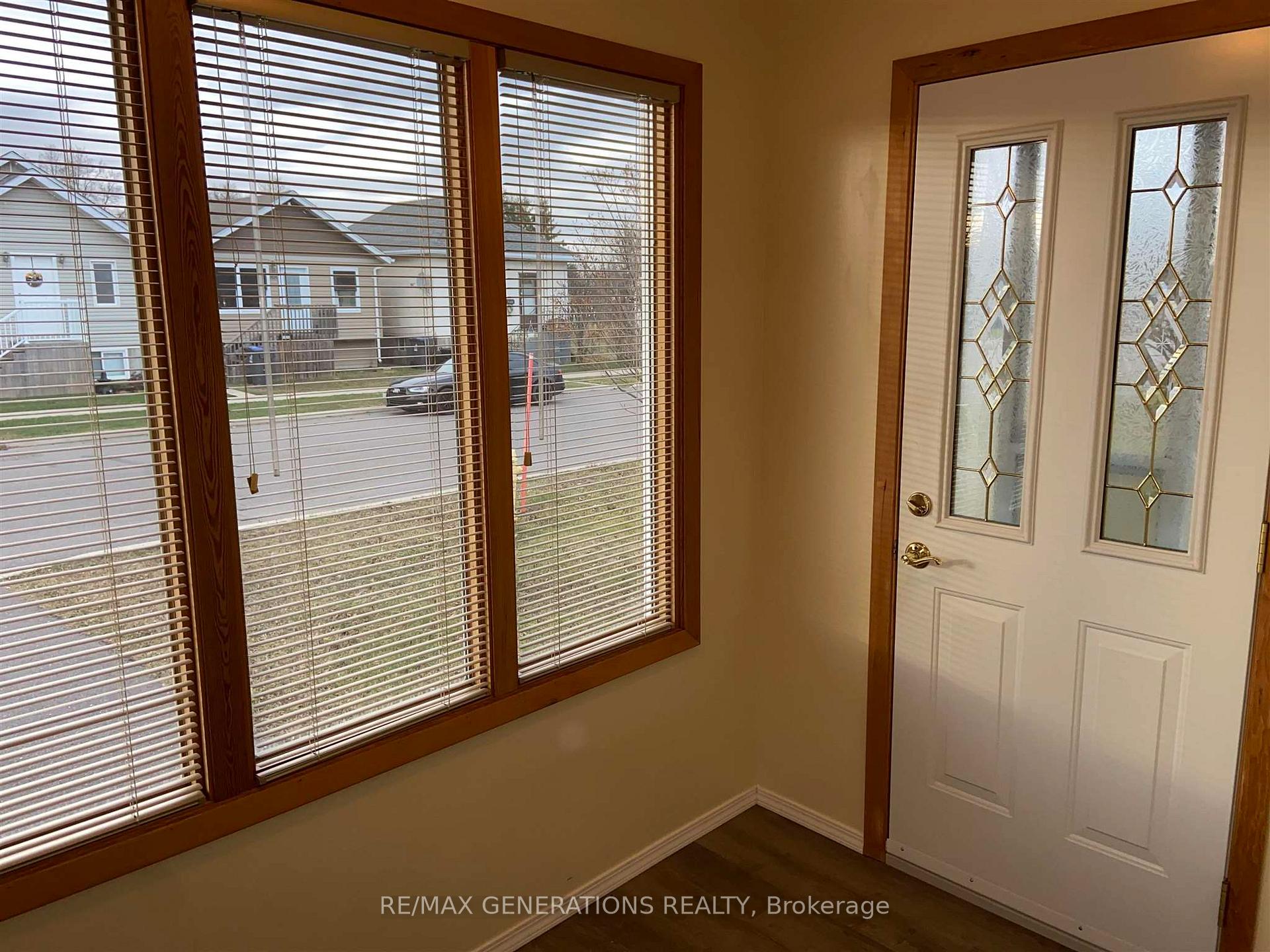 Photo 3 of 1330 Georgina Avenue, Thunder Bay, Westfort — HOMEH