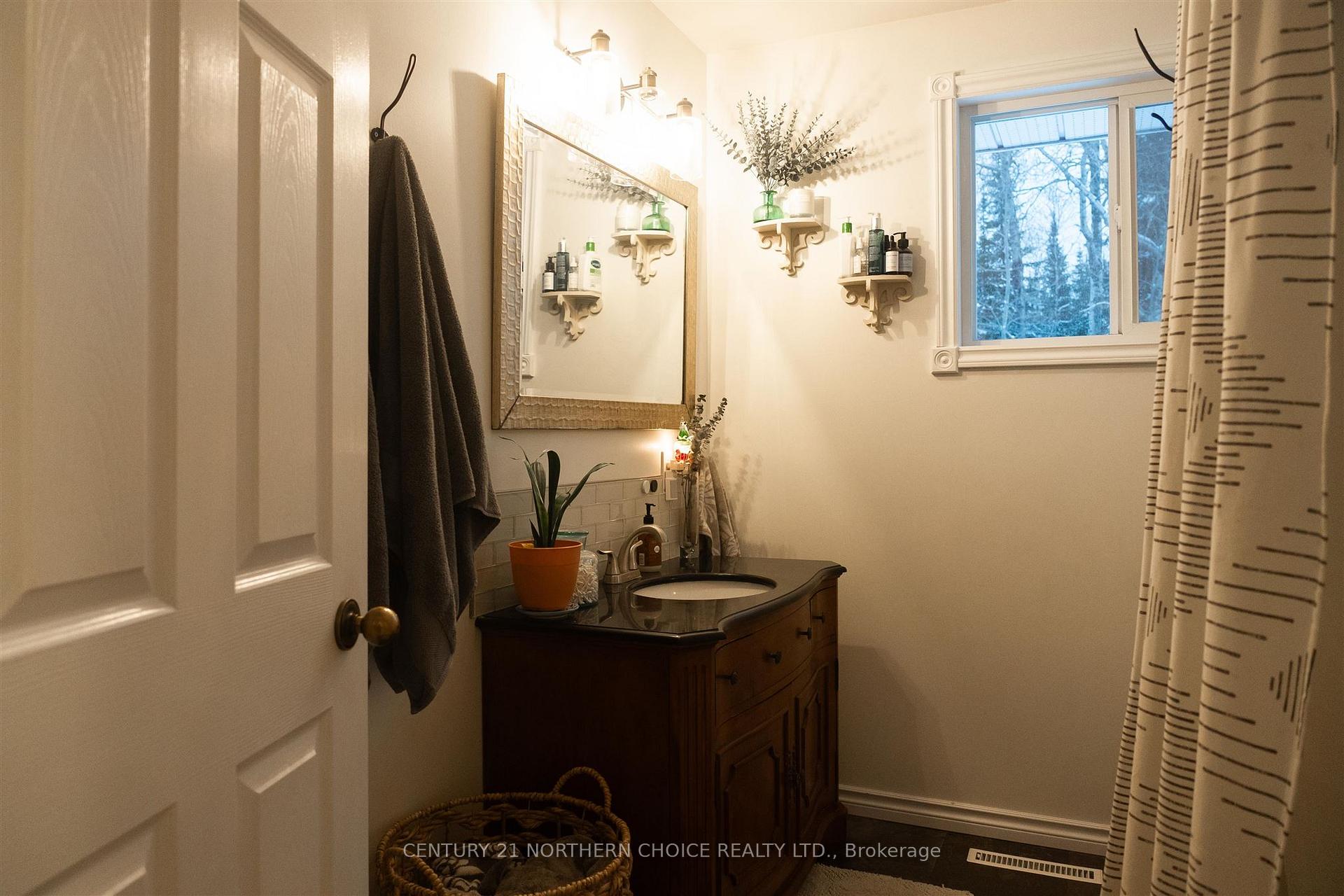 Photo 18 of 42 Sinclair Road, Kenora, Kenora East — HOMEH