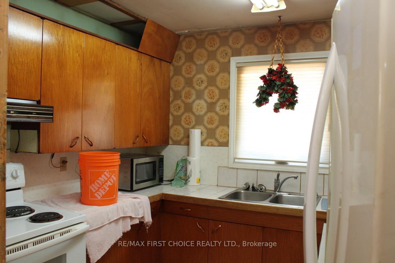 Photo 6 of 73 Carl Avenue, Thunder Bay, John Street North — HOMEH