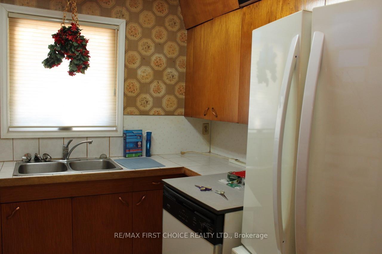 Photo 7 of 73 Carl Avenue, Thunder Bay, John Street North — HOMEH