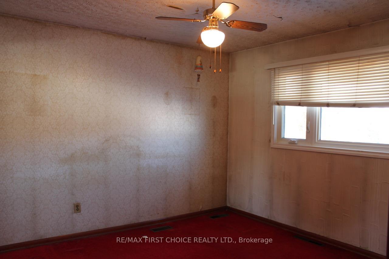 Photo 10 of 73 Carl Avenue, Thunder Bay, John Street North — HOMEH