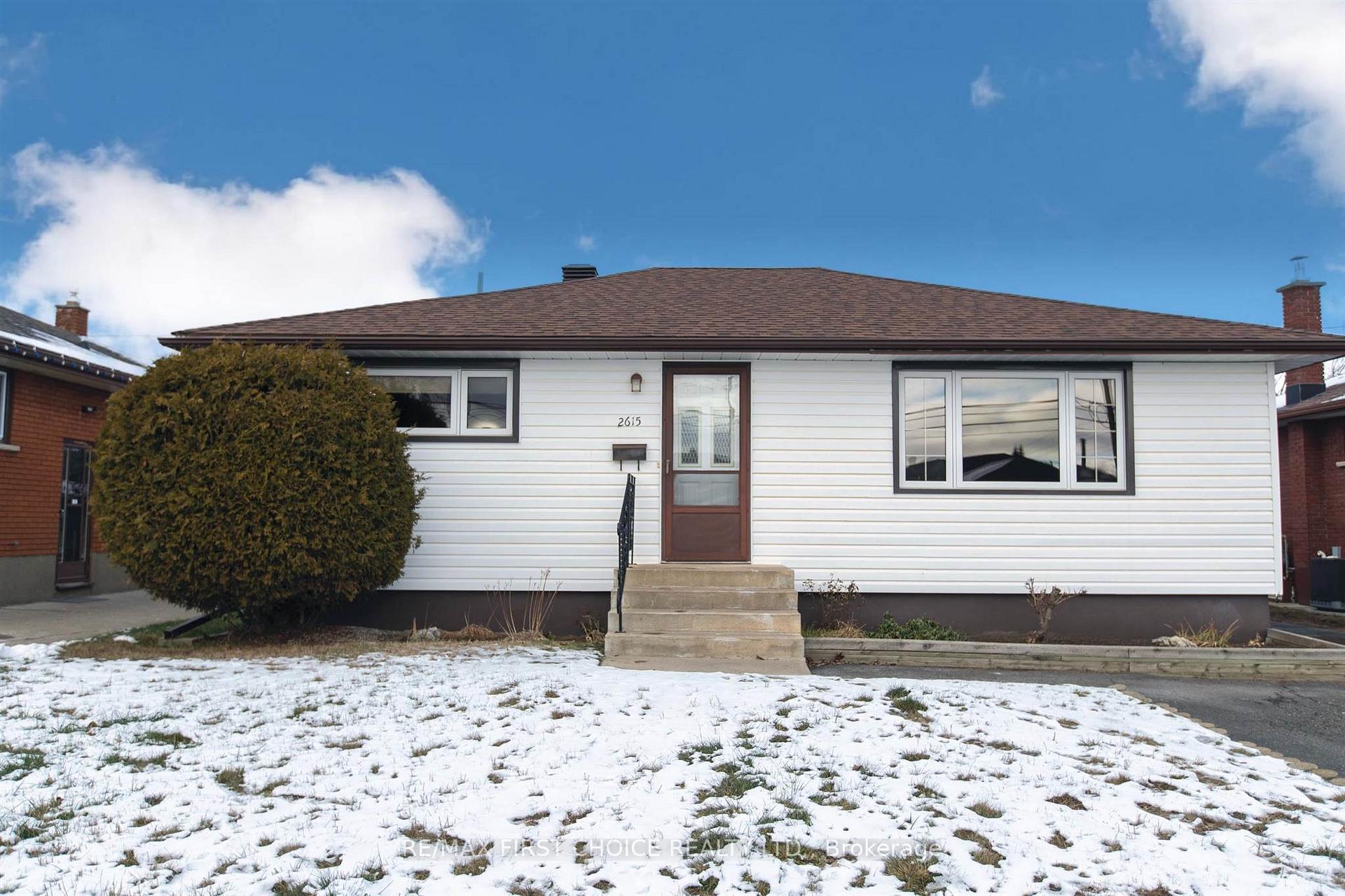 Photo 2 of 2615 Donald Street E, Thunder Bay, Edgewater Park — HOMEH