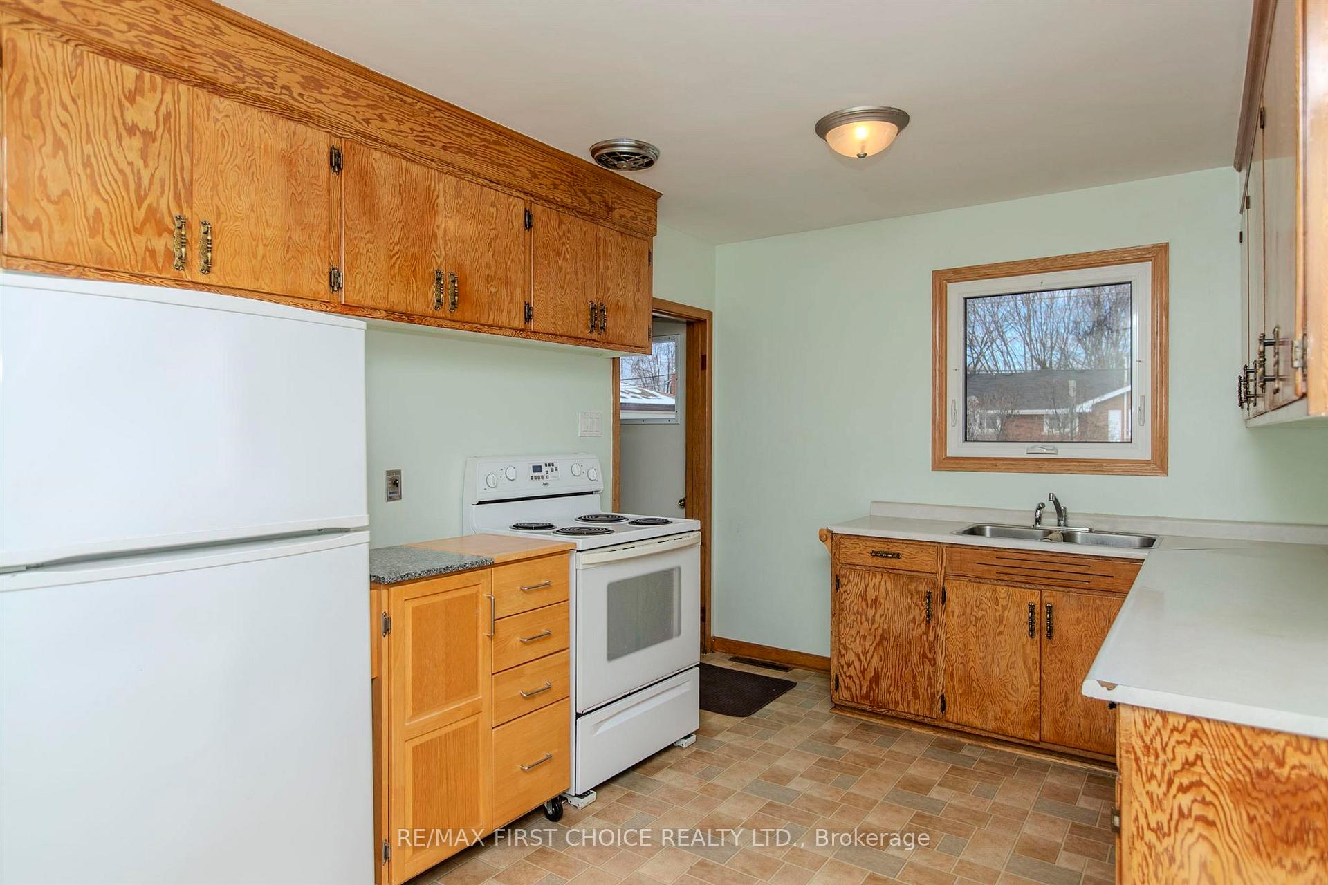Photo 6 of 2615 Donald Street E, Thunder Bay, Edgewater Park — HOMEH