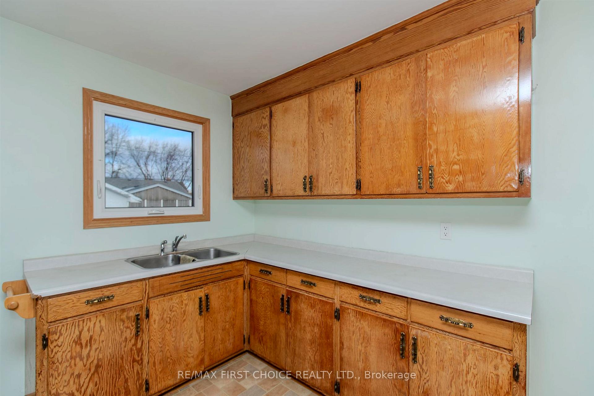 Photo 8 of 2615 Donald Street E, Thunder Bay, Edgewater Park — HOMEH