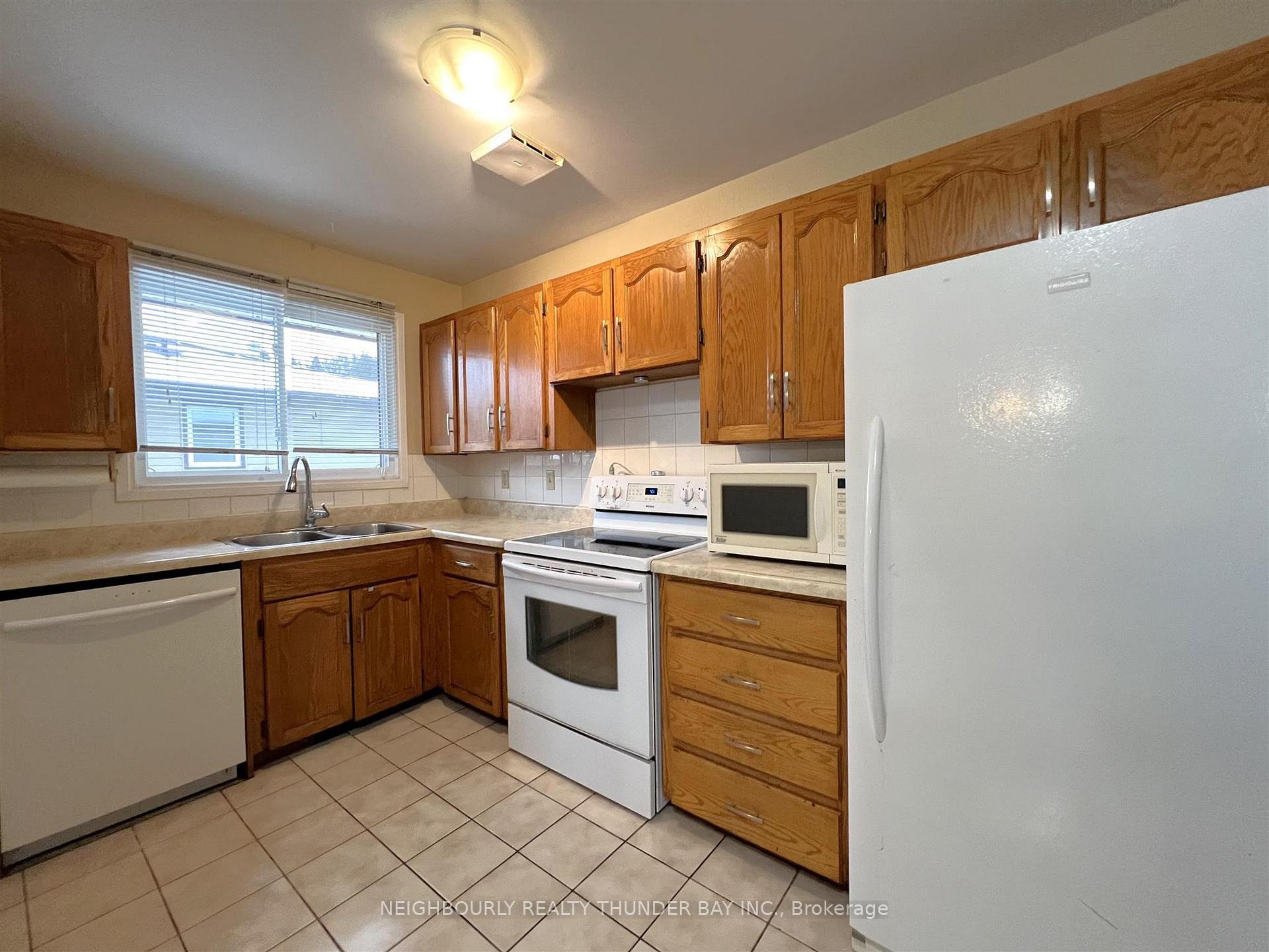 Photo 11 of 185 Market Street, Thunder Bay, Dawson Heights — HOMEH