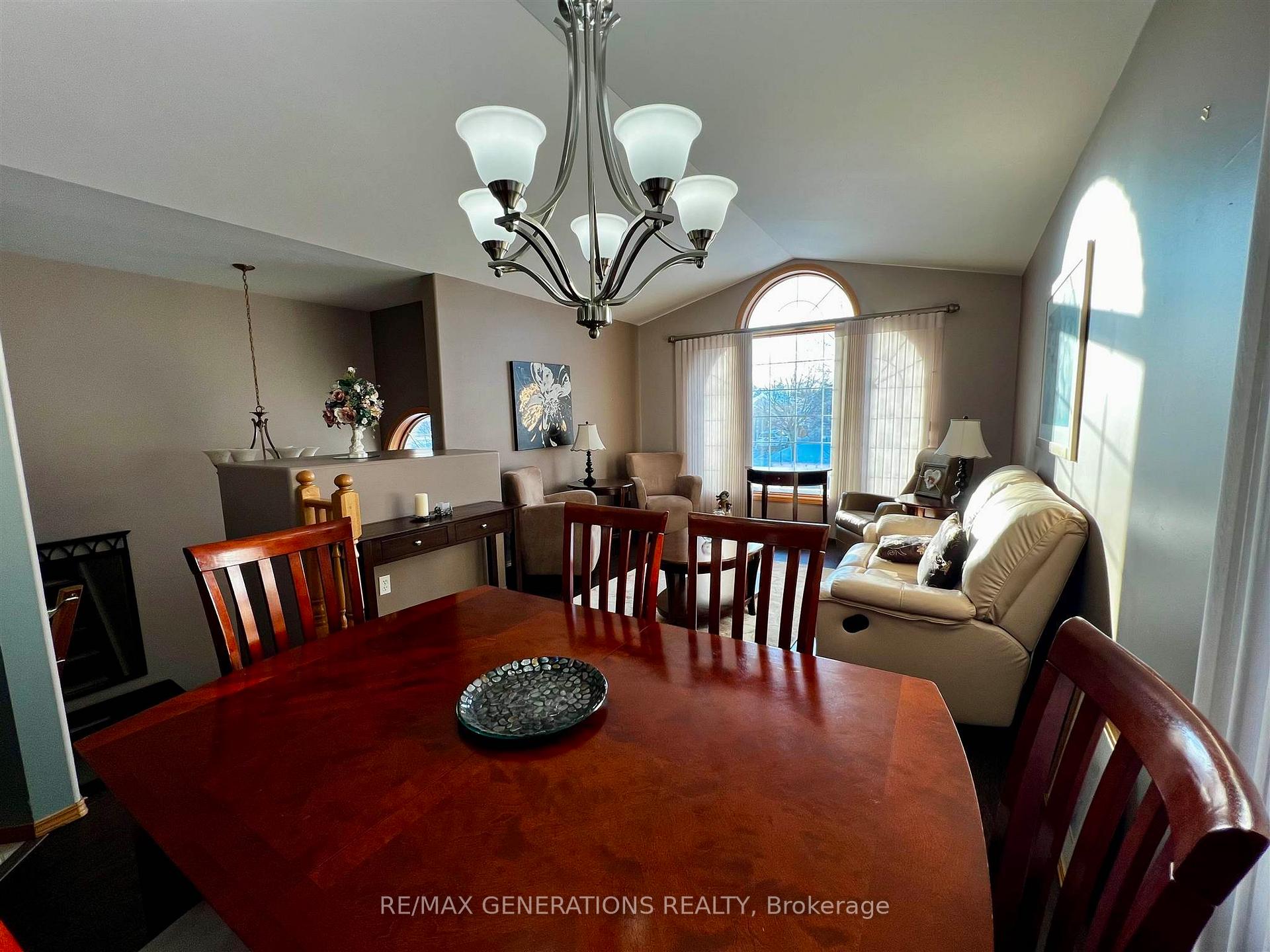 Photo 7 of 719 Porcupine Boulevard, Thunder Bay, Parkdale — HOMEH