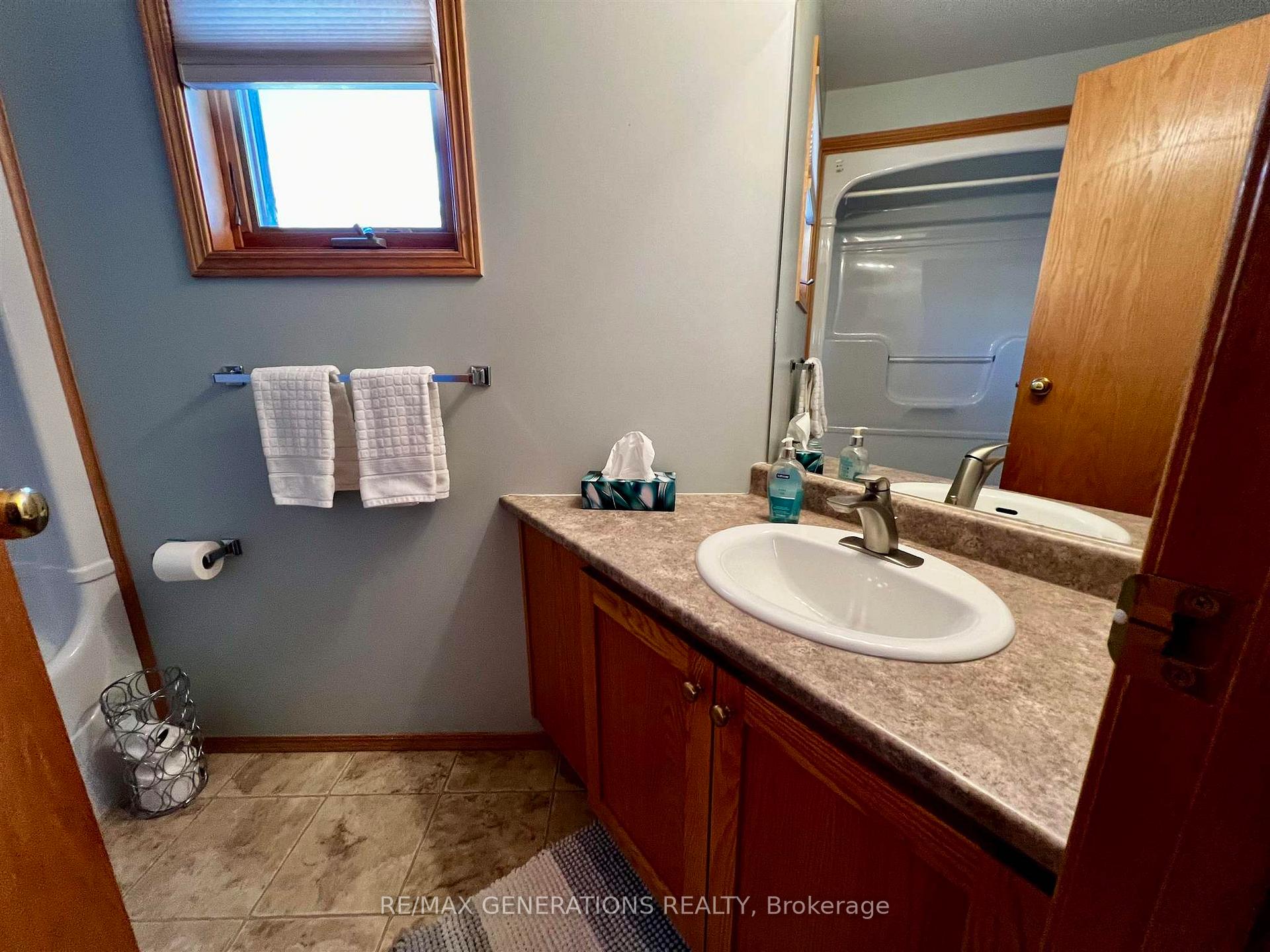 Photo 10 of 719 Porcupine Boulevard, Thunder Bay, Parkdale — HOMEH