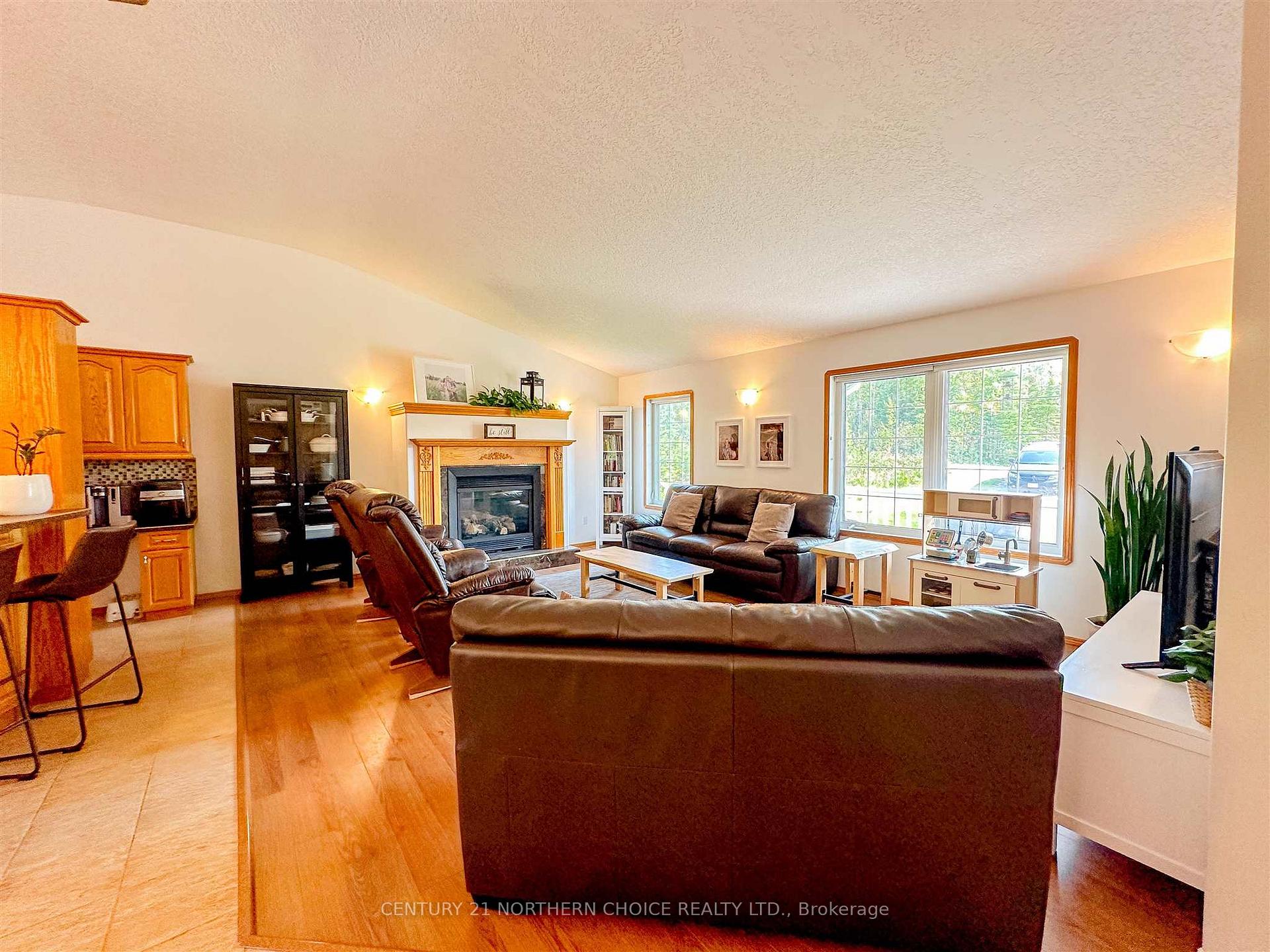 Photo 11 of 212 Worona Road, Kenora, Redditt Road East — HOMEH