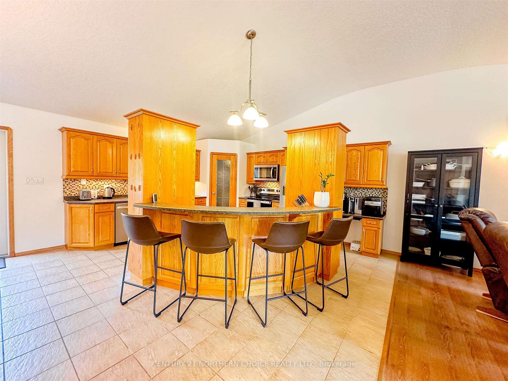 Photo 12 of 212 Worona Road, Kenora, Redditt Road East — HOMEH