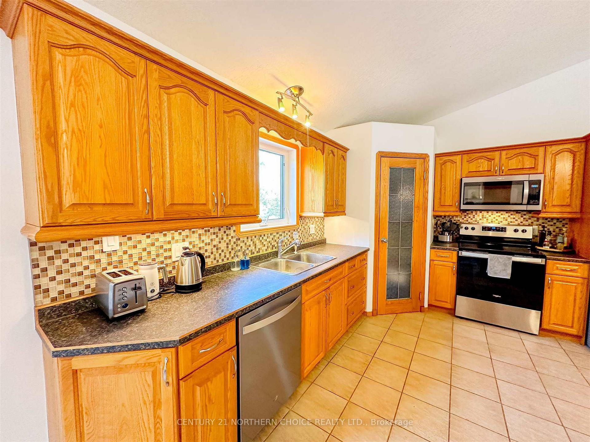 Photo 13 of 212 Worona Road, Kenora, Redditt Road East — HOMEH