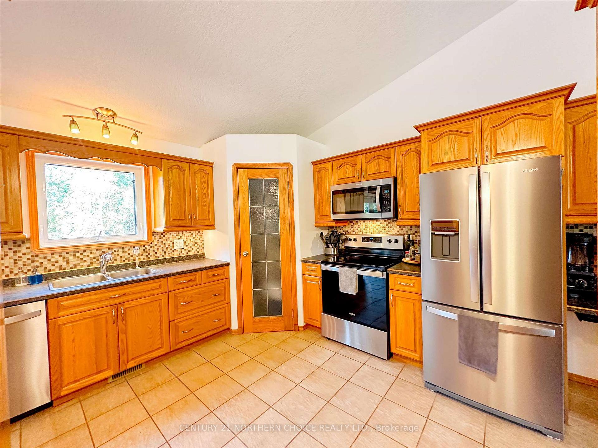 Photo 14 of 212 Worona Road, Kenora, Redditt Road East — HOMEH