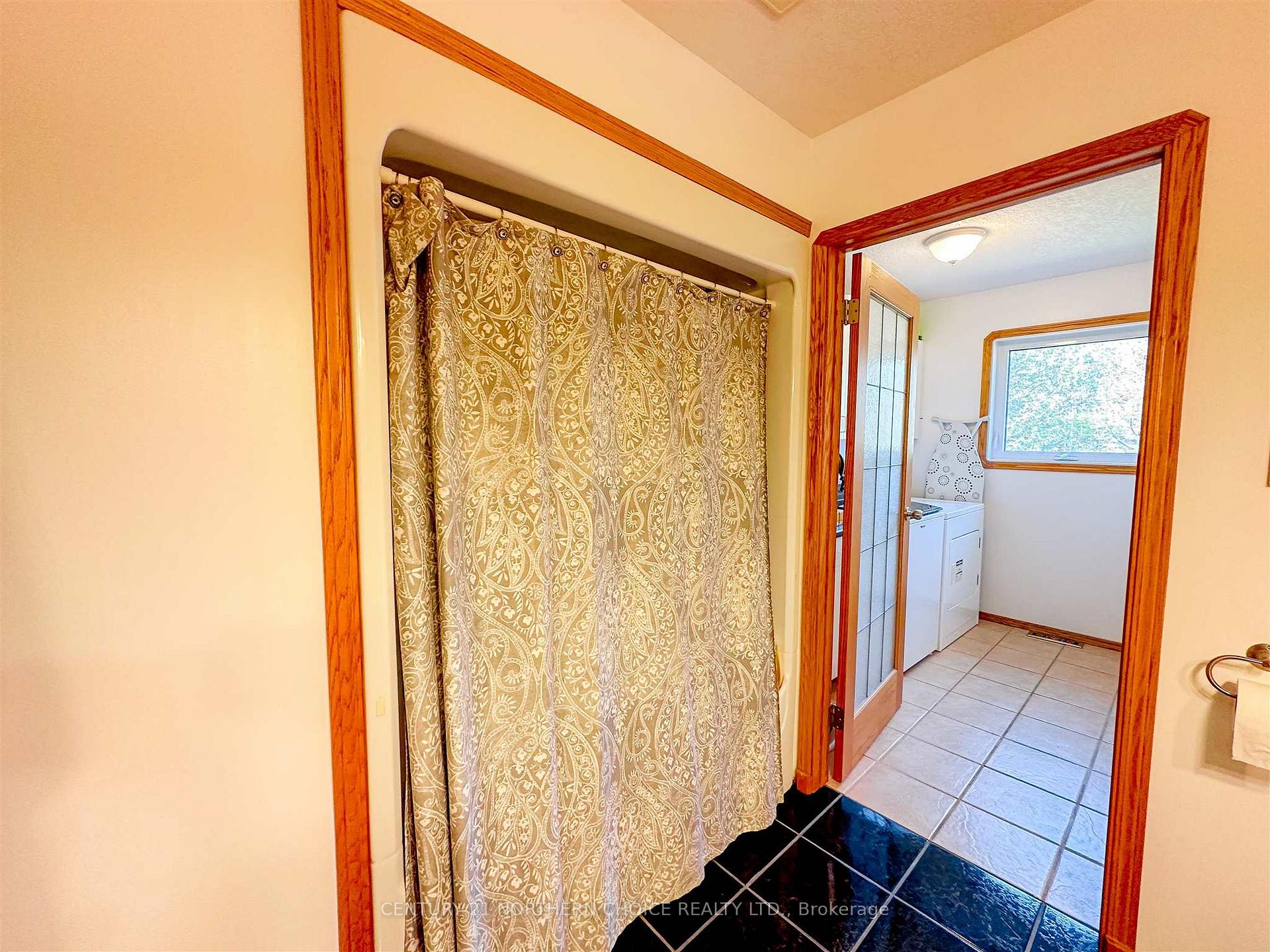 Photo 19 of 212 Worona Road, Kenora, Redditt Road East — HOMEH