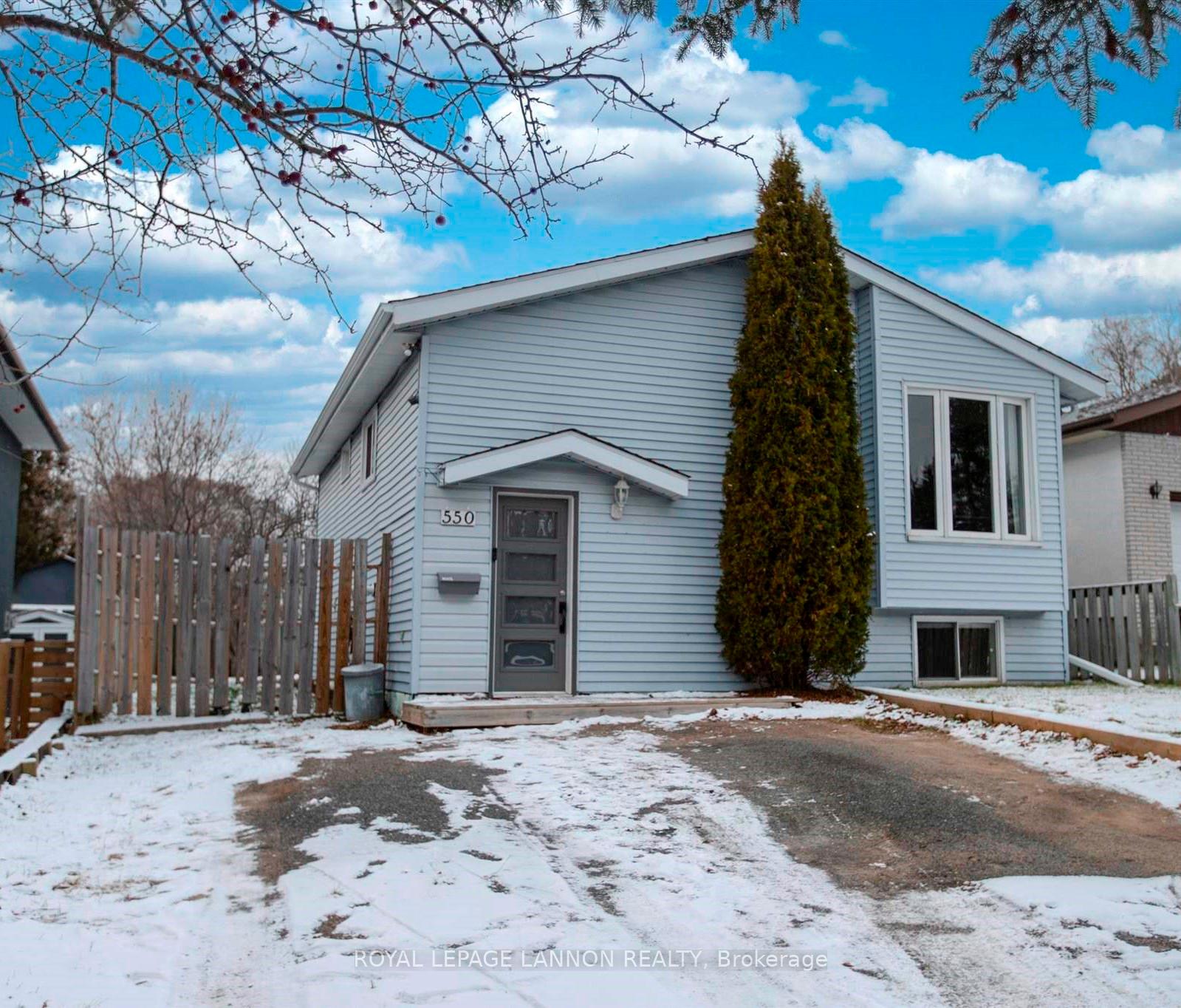 Front of 550 Lanark Crescent