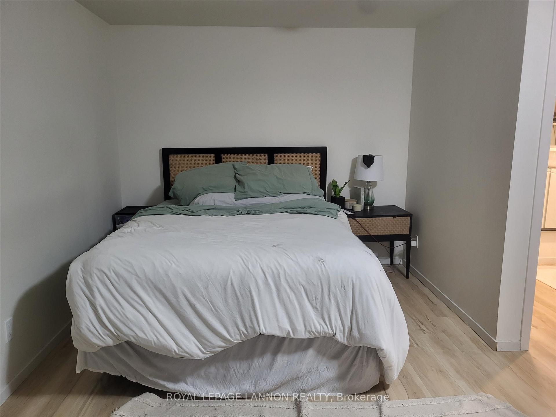 Photo 10 of 355 Ontario, Thunder Bay, Court / Cumberland — HOMEH