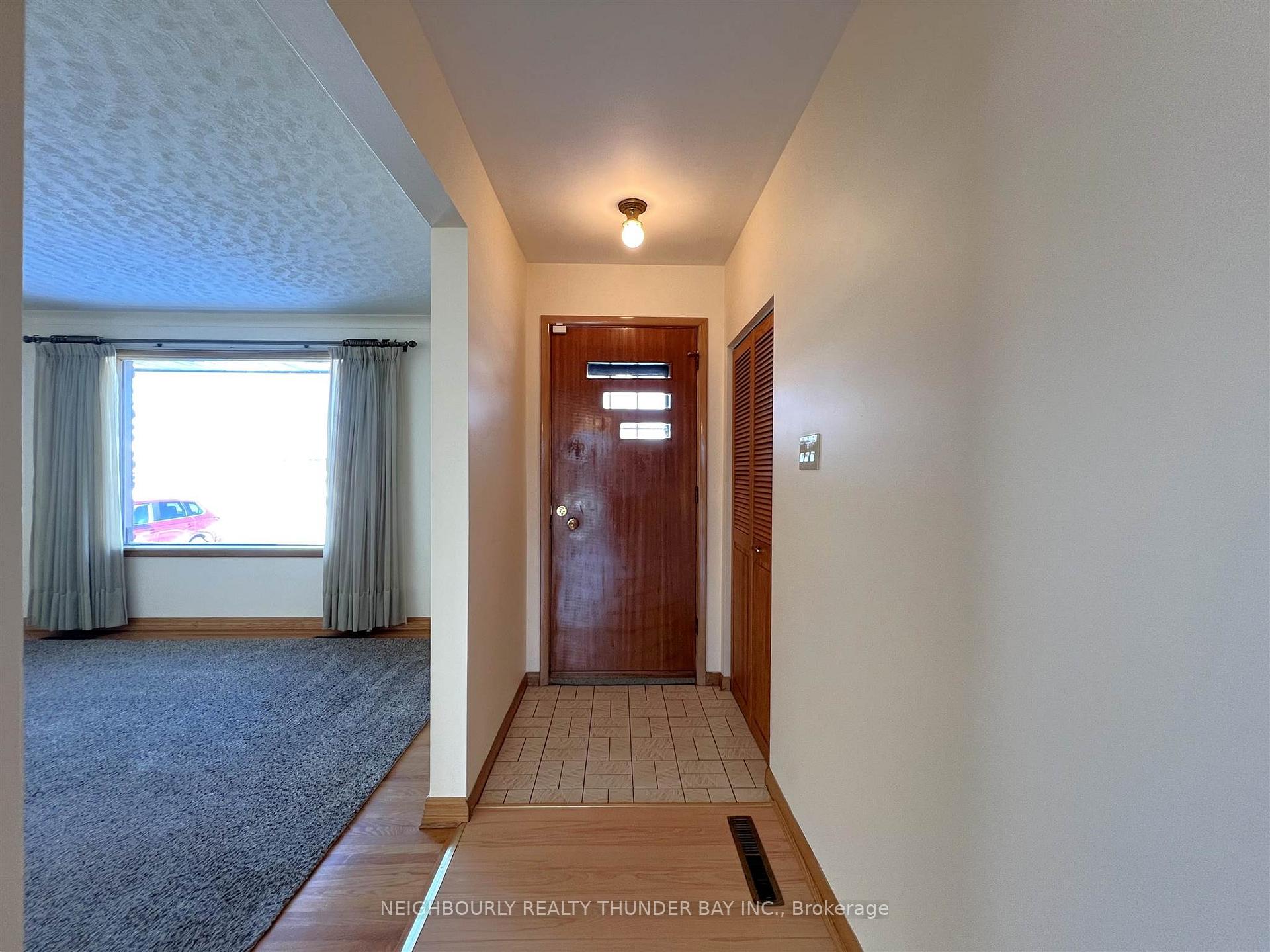 Photo 3 of 216 Caroline Street, Thunder Bay, Green Acres — HOMEH