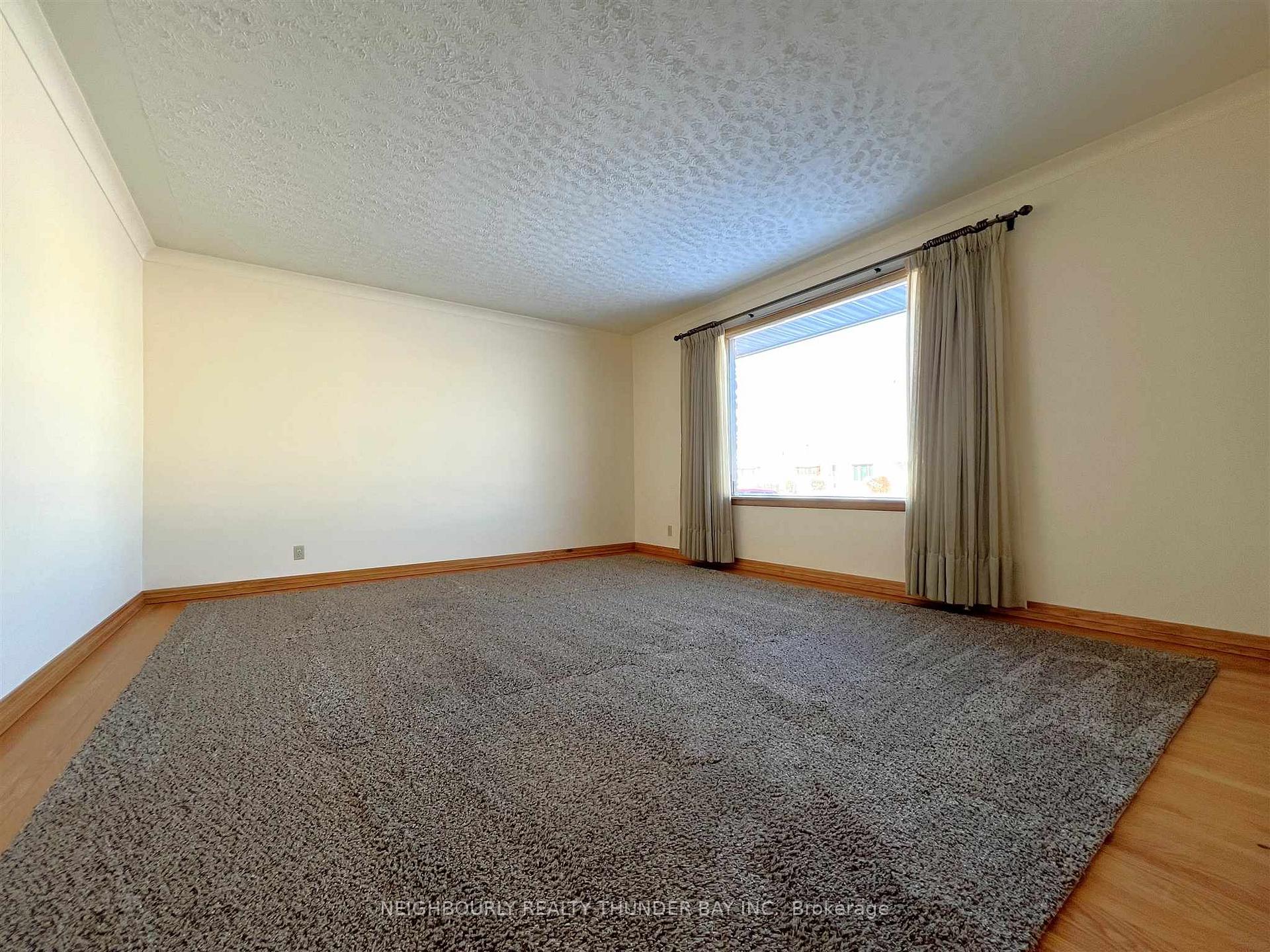Photo 4 of 216 Caroline Street, Thunder Bay, Green Acres — HOMEH
