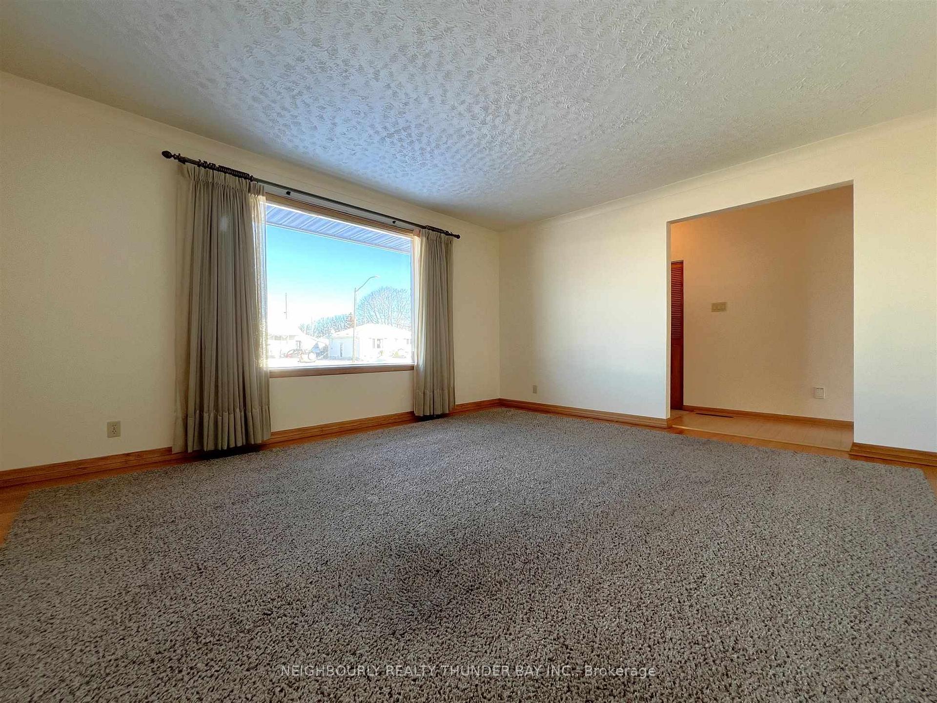 Photo 5 of 216 Caroline Street, Thunder Bay, Green Acres — HOMEH