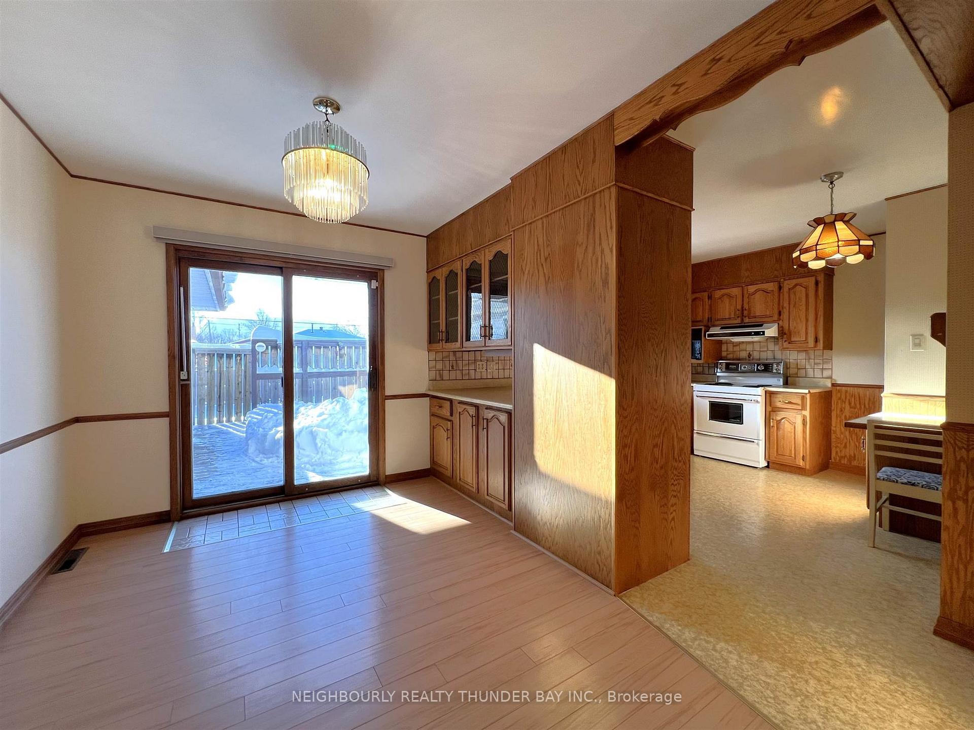 Photo 6 of 216 Caroline Street, Thunder Bay, Green Acres — HOMEH