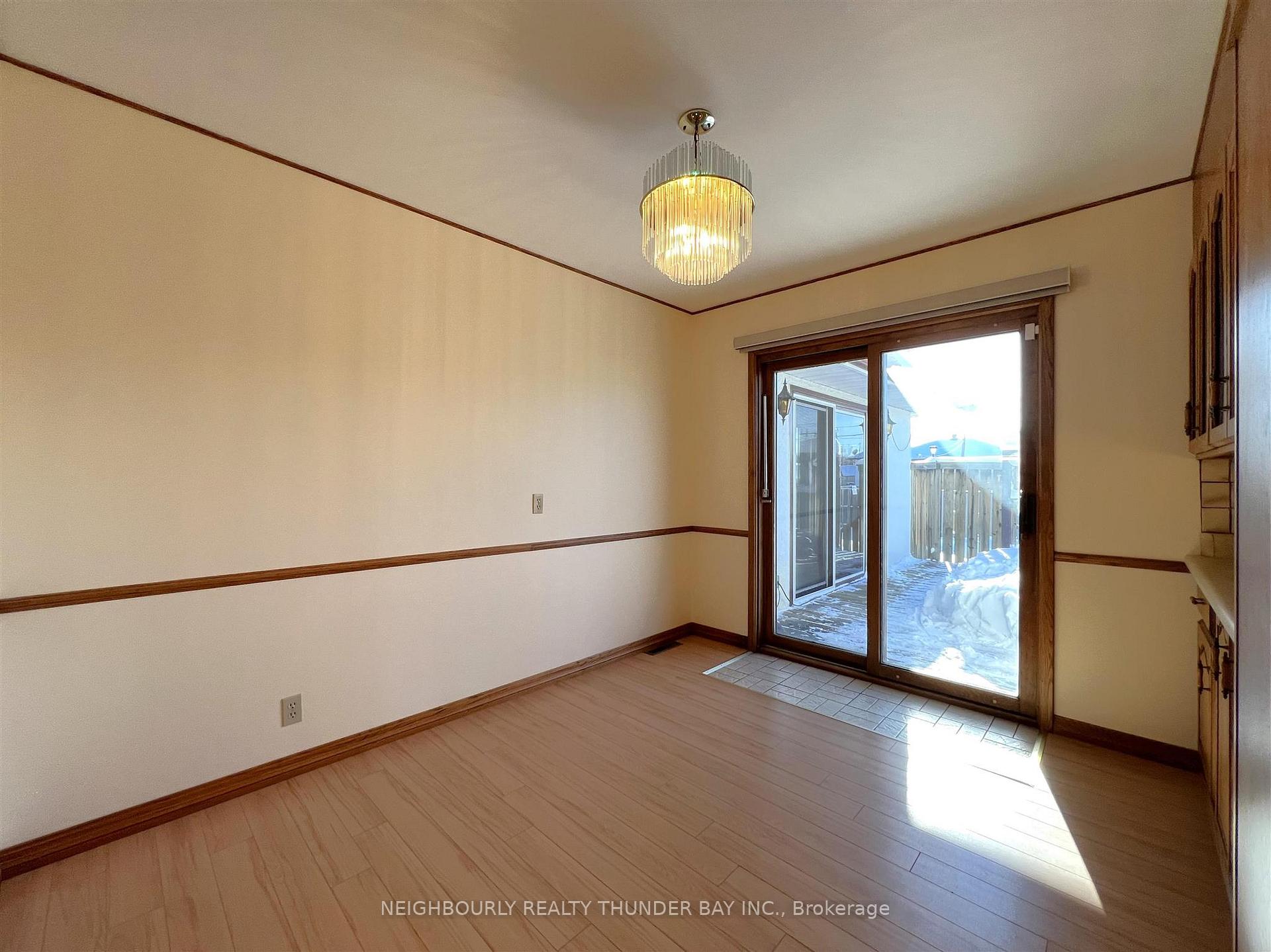 Photo 7 of 216 Caroline Street, Thunder Bay, Green Acres — HOMEH