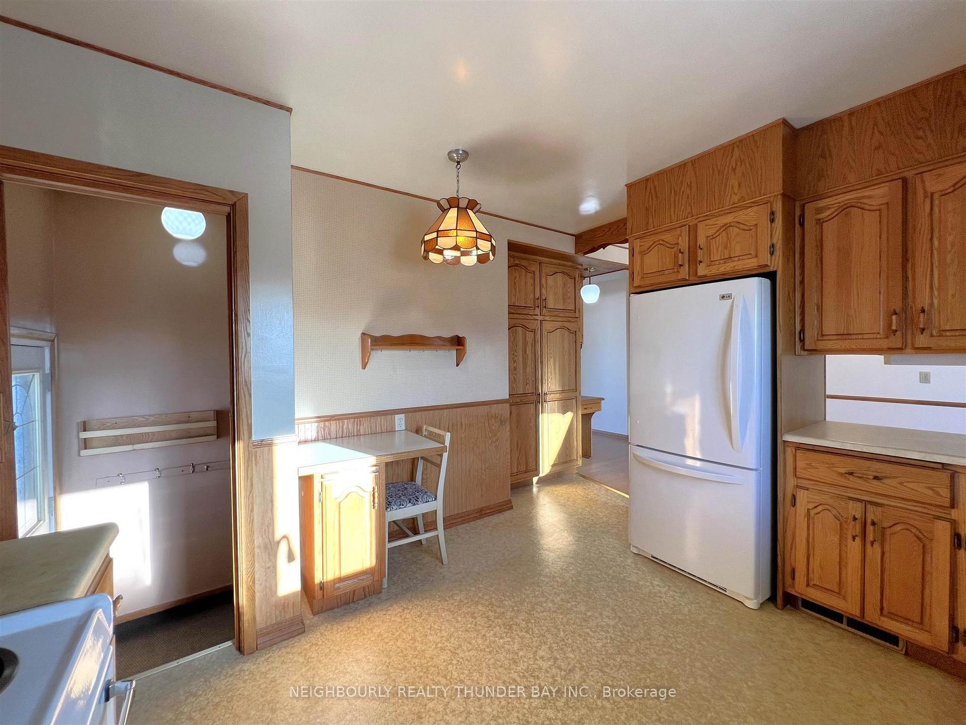 Photo 11 of 216 Caroline Street, Thunder Bay, Green Acres — HOMEH