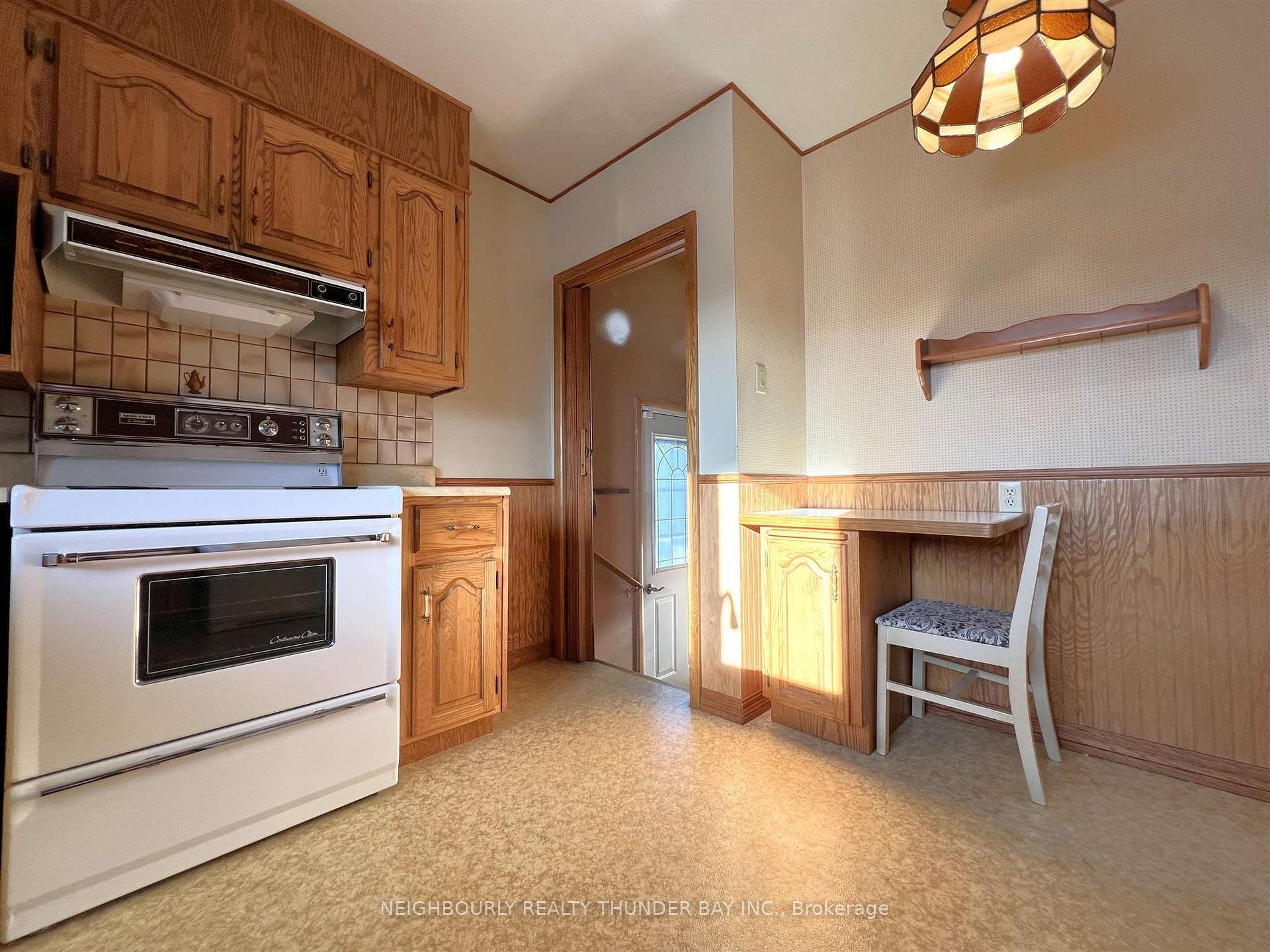 Photo 12 of 216 Caroline Street, Thunder Bay, Green Acres — HOMEH