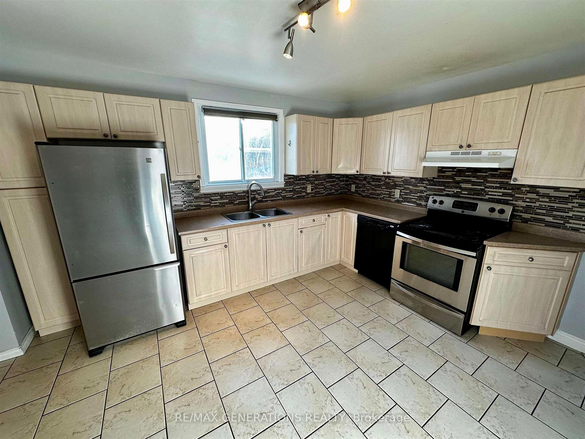 Photo 3 of 1312 Euclid Avenue, Thunder Bay, Westfort — HOMEH