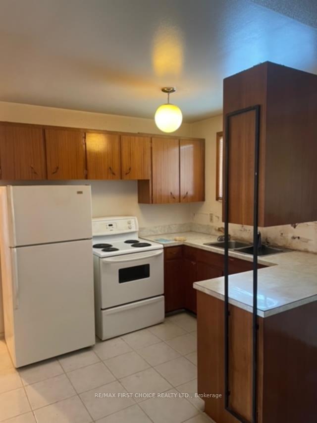 Photo 3 of 623 Cherrydale Place, Thunder Bay, Edgewater Park — HOMEH