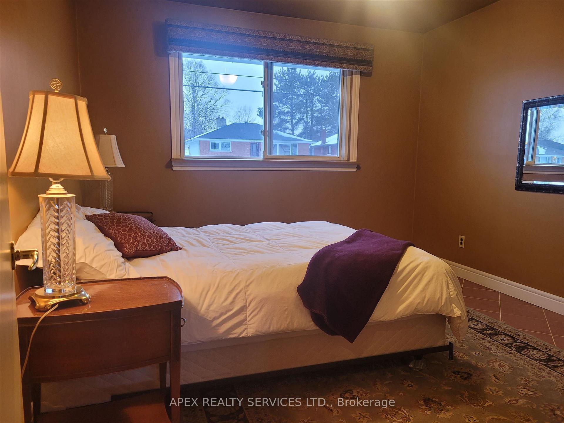 Photo 10 of 65 Strathcona Avenue, Thunder Bay, Current River — HOMEH