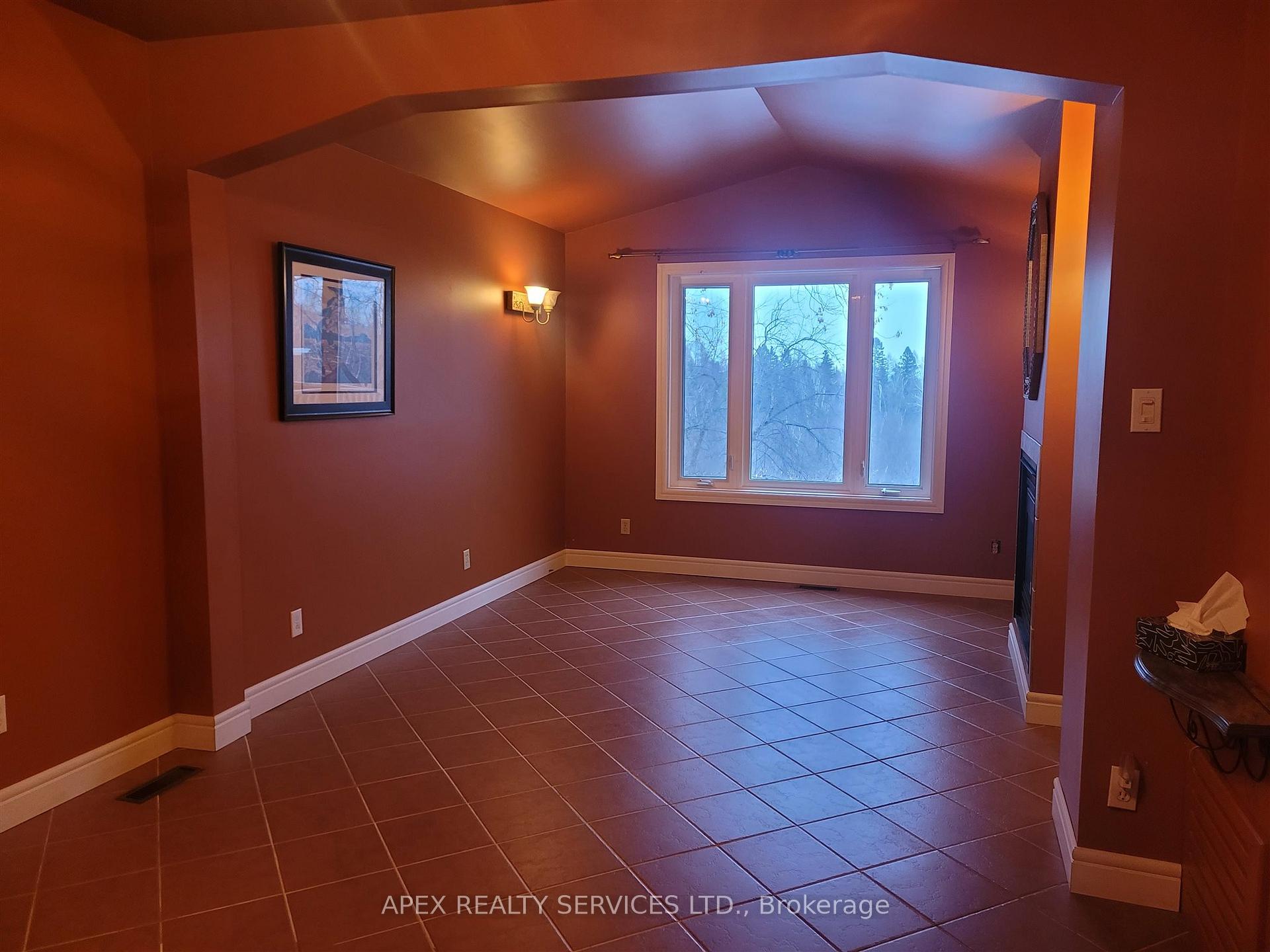 Photo 11 of 65 Strathcona Avenue, Thunder Bay, Current River — HOMEH