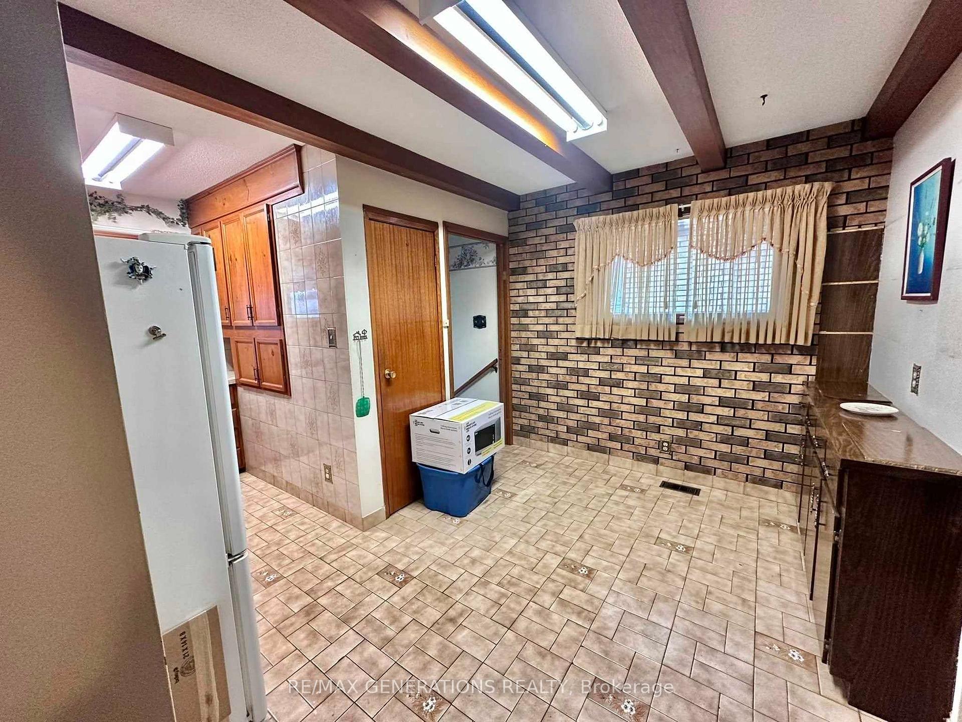 Photo 6 of 936 Simpson Street, Thunder Bay, East End — HOMEH