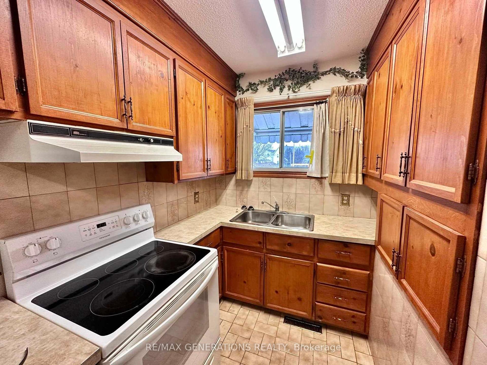 Photo 7 of 936 Simpson Street, Thunder Bay, East End — HOMEH