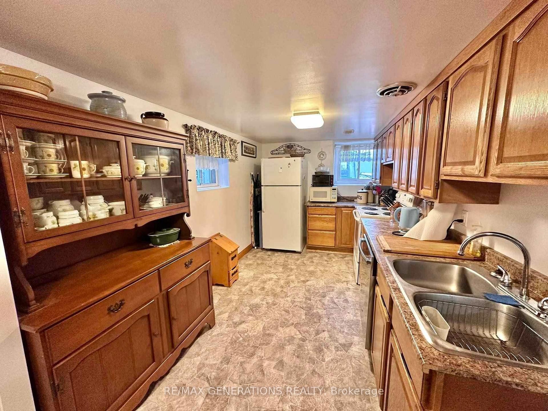 Photo 14 of 936 Simpson Street, Thunder Bay, East End — HOMEH