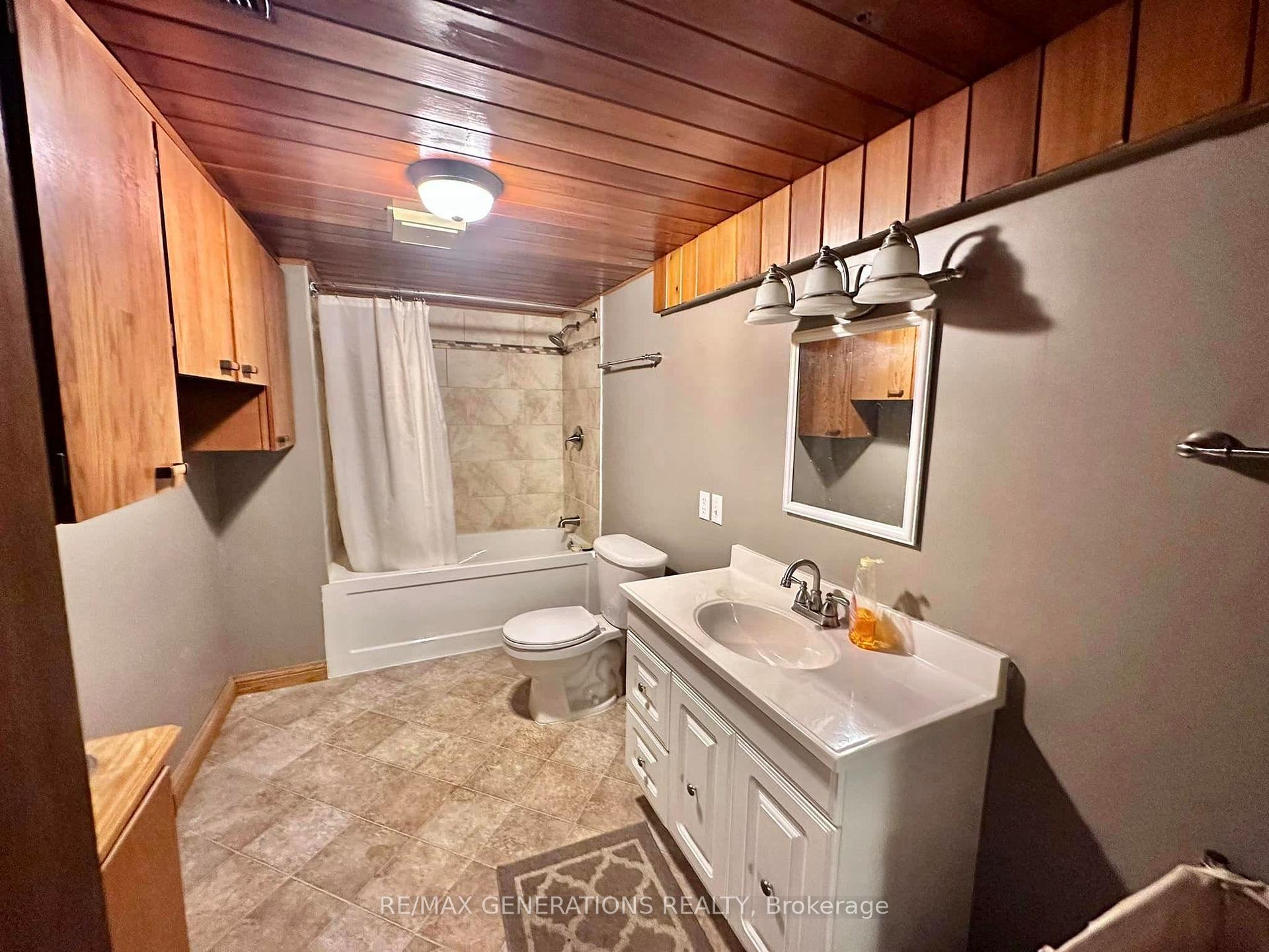 Photo 18 of 936 Simpson Street, Thunder Bay, East End — HOMEH