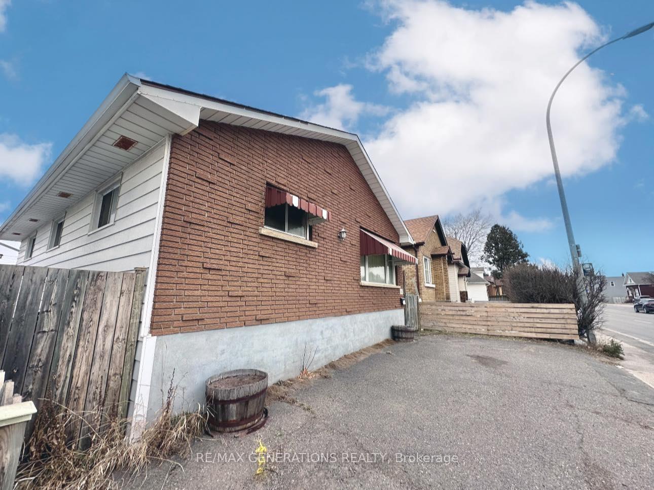 Photo 23 of 936 Simpson Street, Thunder Bay, East End — HOMEH