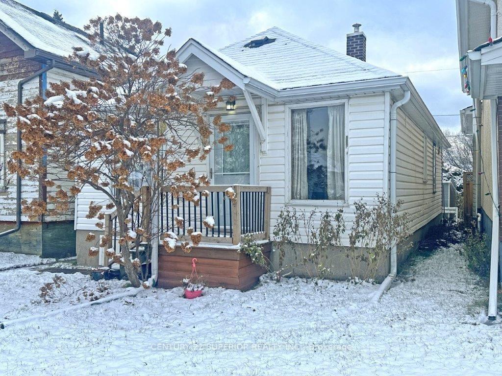 Front of 727 Brodie Street N