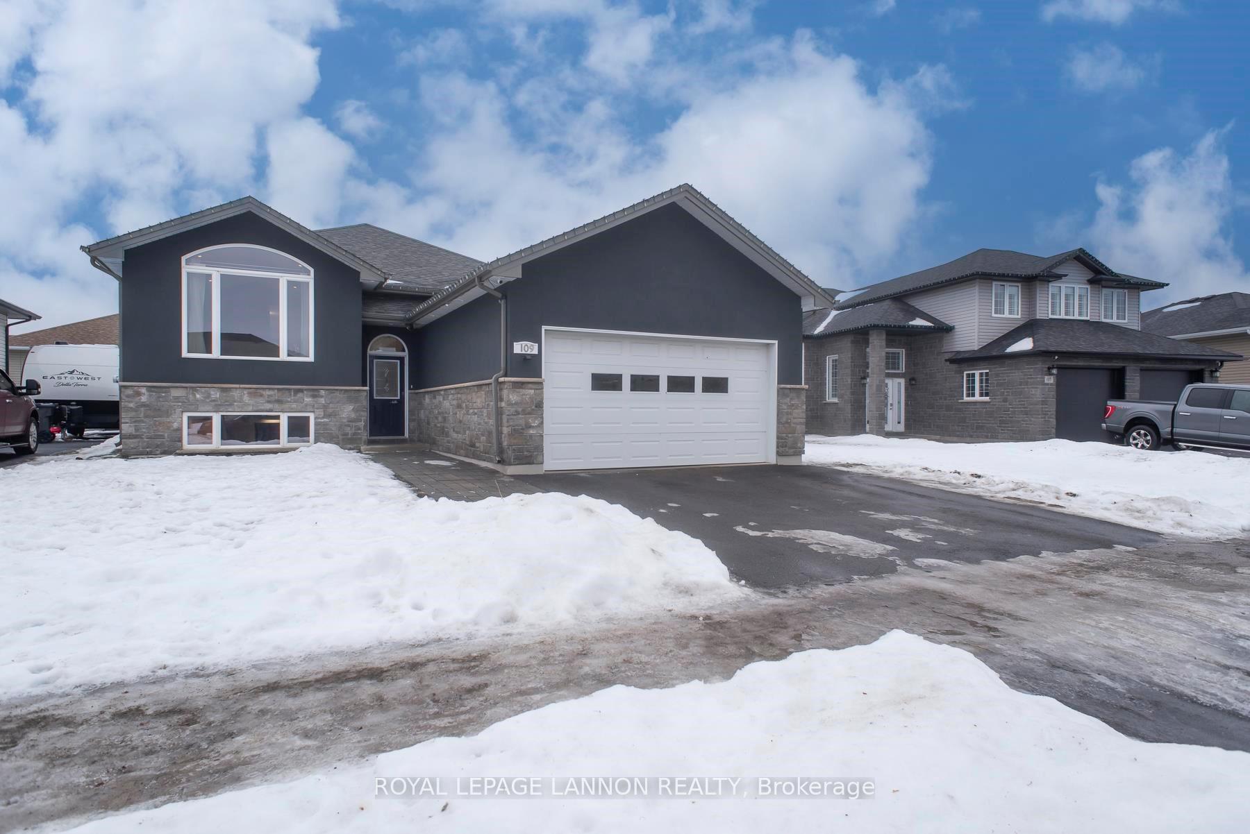 Photo 1 of 109 Bobcat Ave, Thunder Bay, Parkdale — HOMEH