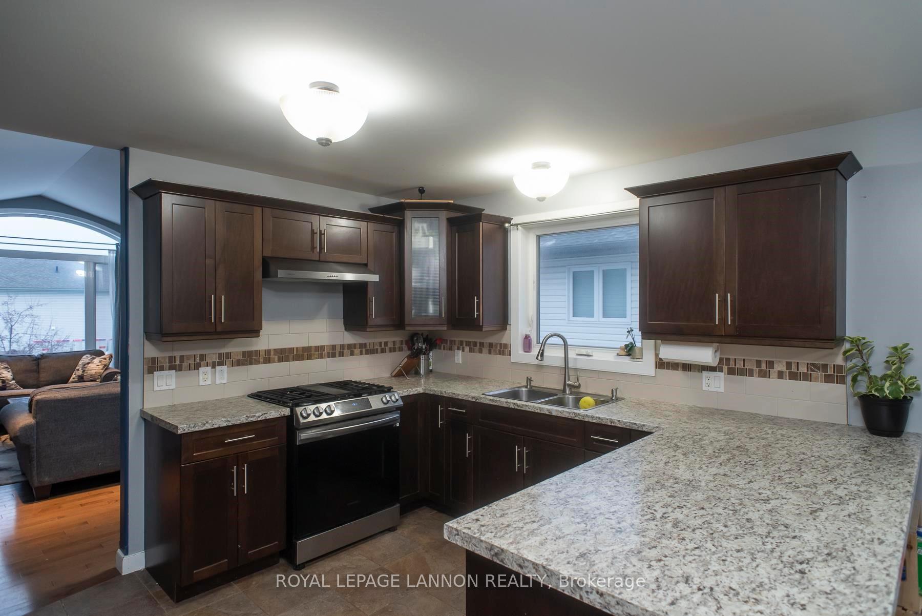 Photo 6 of 109 Bobcat Ave, Thunder Bay, Parkdale — HOMEH