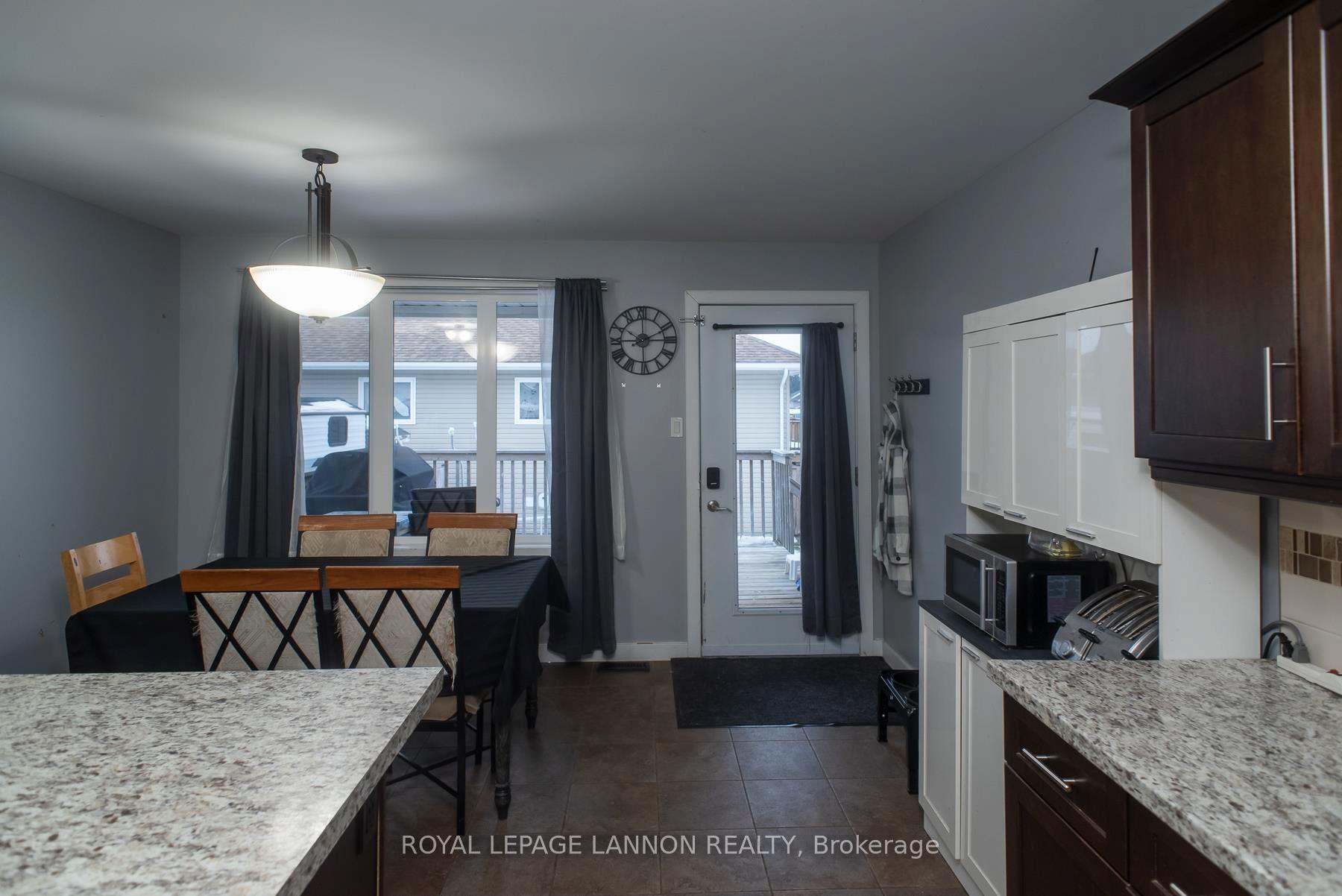 Photo 8 of 109 Bobcat Ave, Thunder Bay, Parkdale — HOMEH